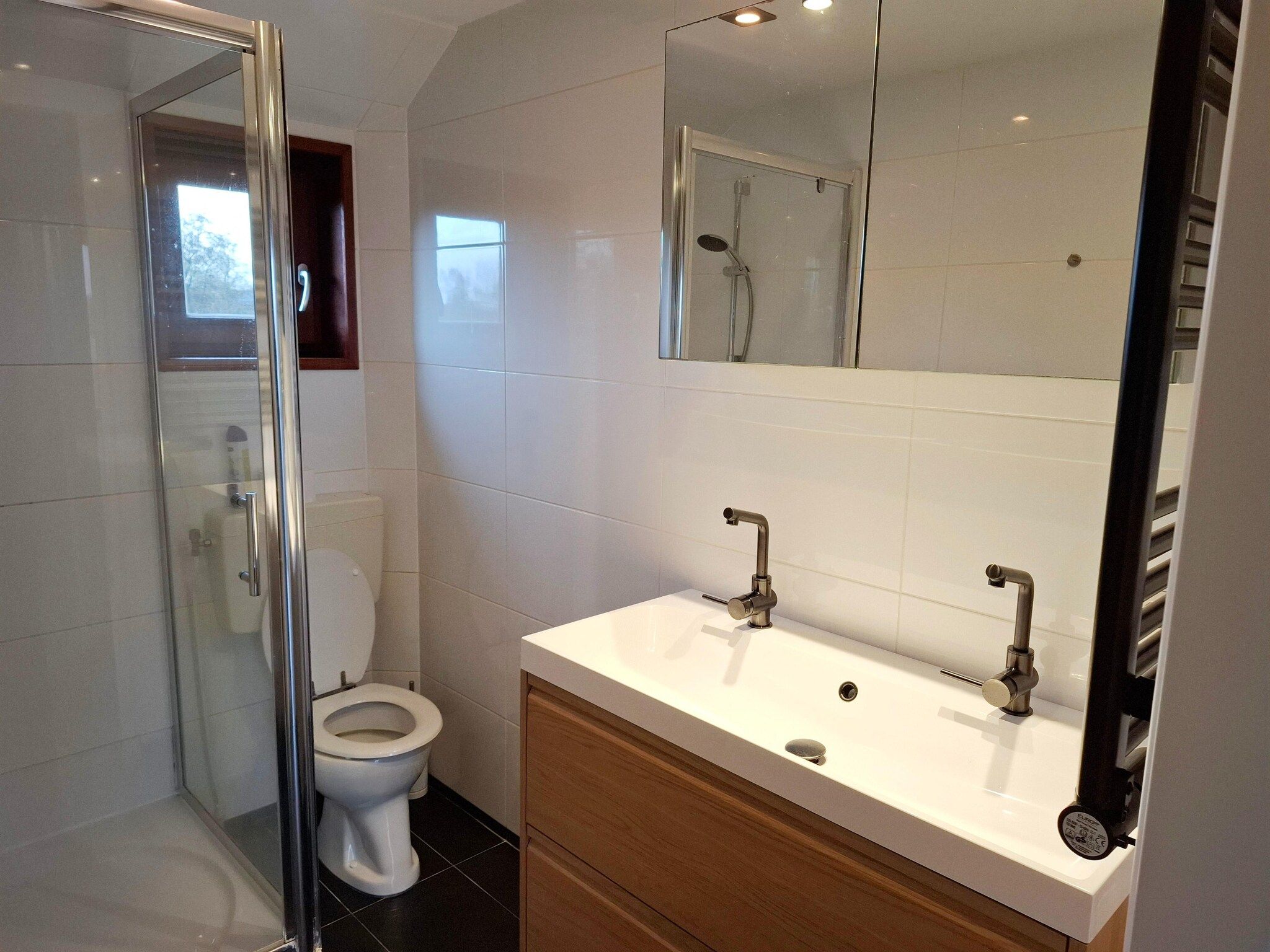 De badkamer van Yné Lijte 68 in Grou