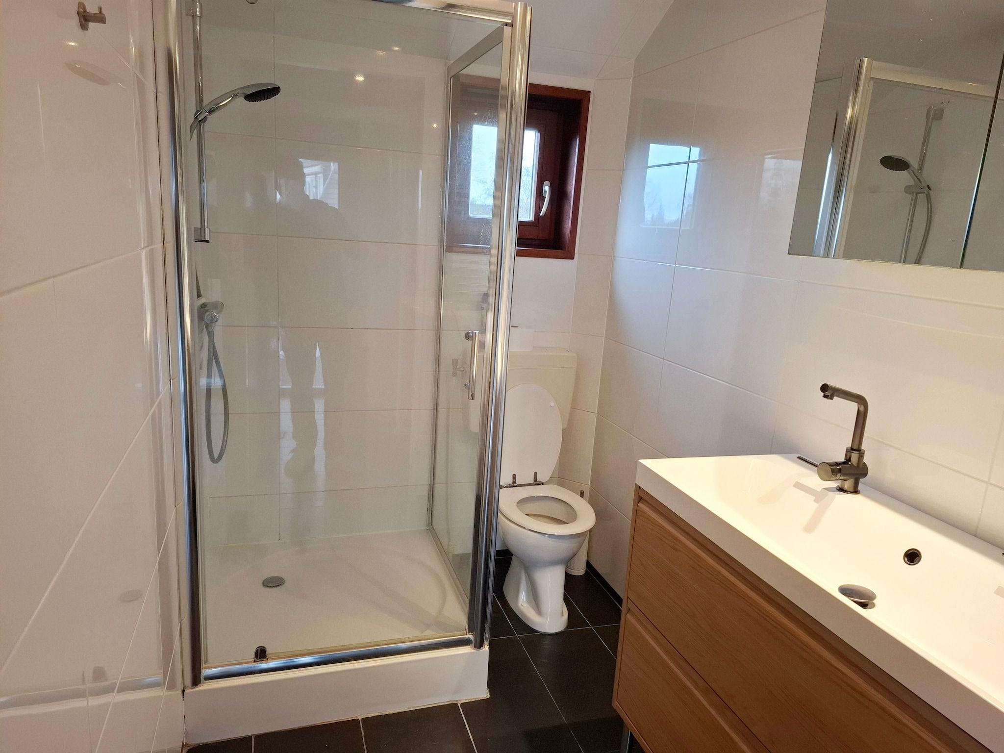 De badkamer van Yné Lijte 68 in Grou