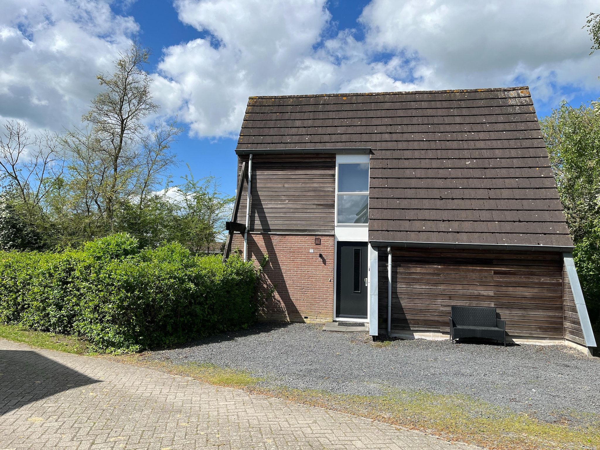 De buitenkant van Yné Lijte 68 in Grou