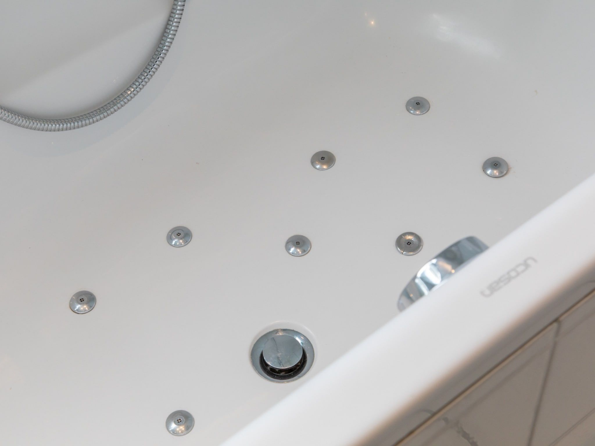 De badkamer van Villa Querina in Koudekerke