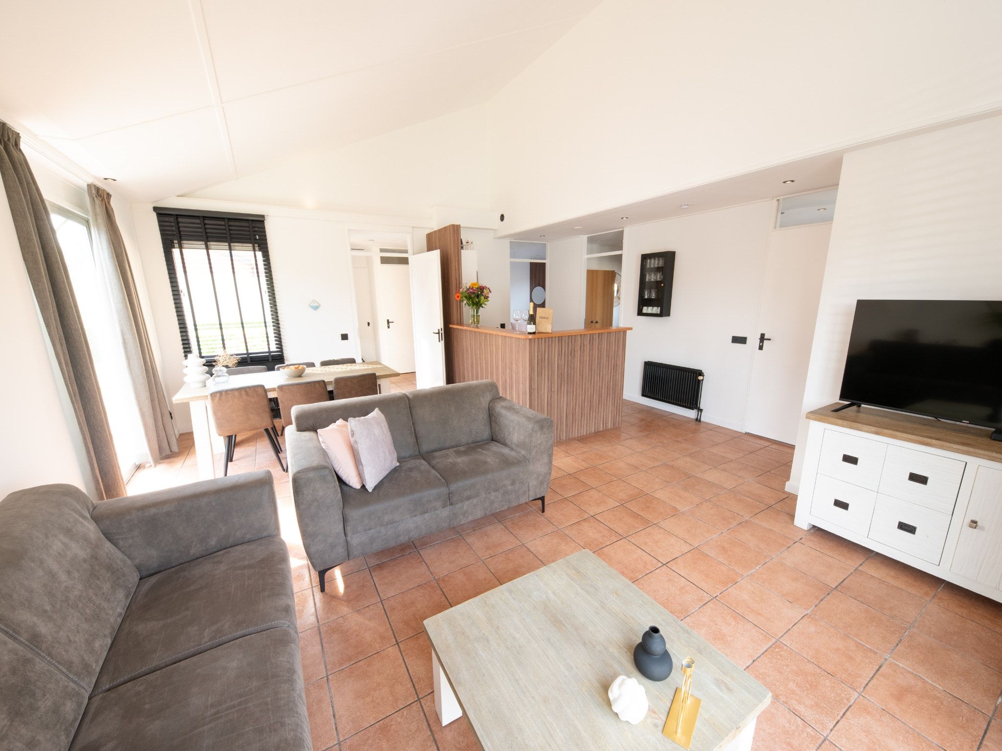 De woonkamer van Comfort bungalow – Max 6 personen – nummer 56 in Zevenhuizen