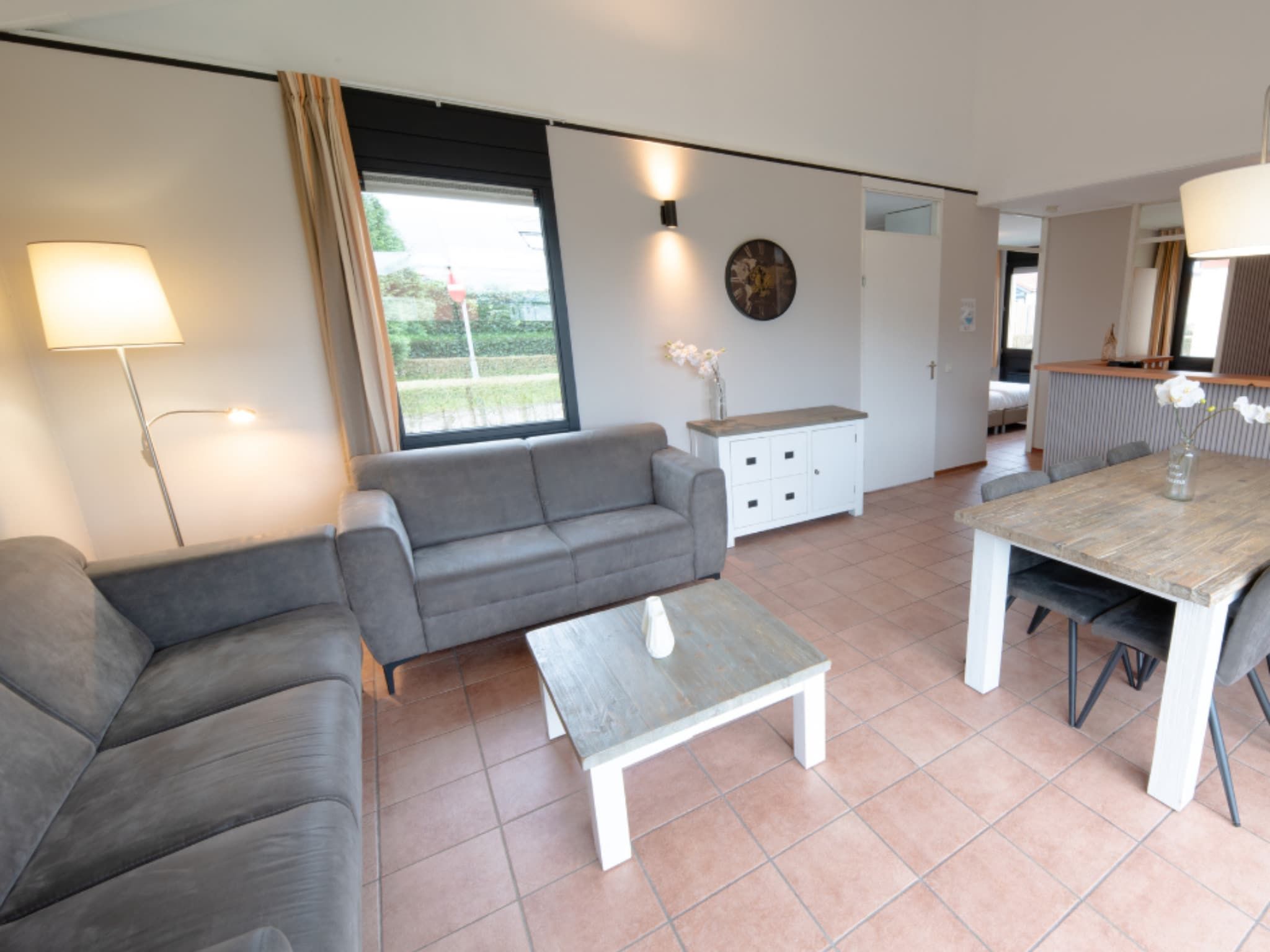 De woonkamer van Premium bungalow – max 6 personen – Nummer 109 in Zevenhuizen