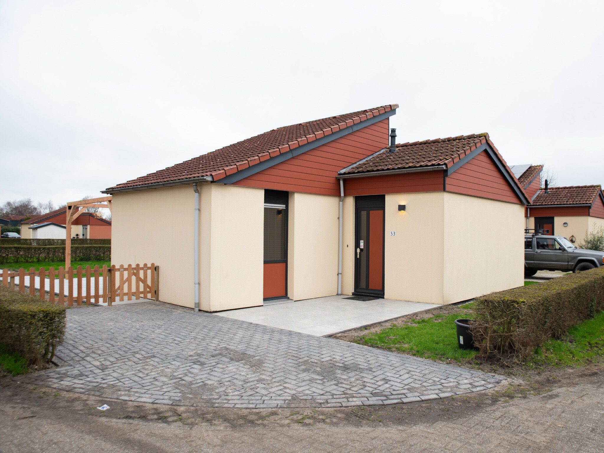 De buitenkant van Luxe bungalow – Max 6 personen – Nummer 53 in Zevenhuizen