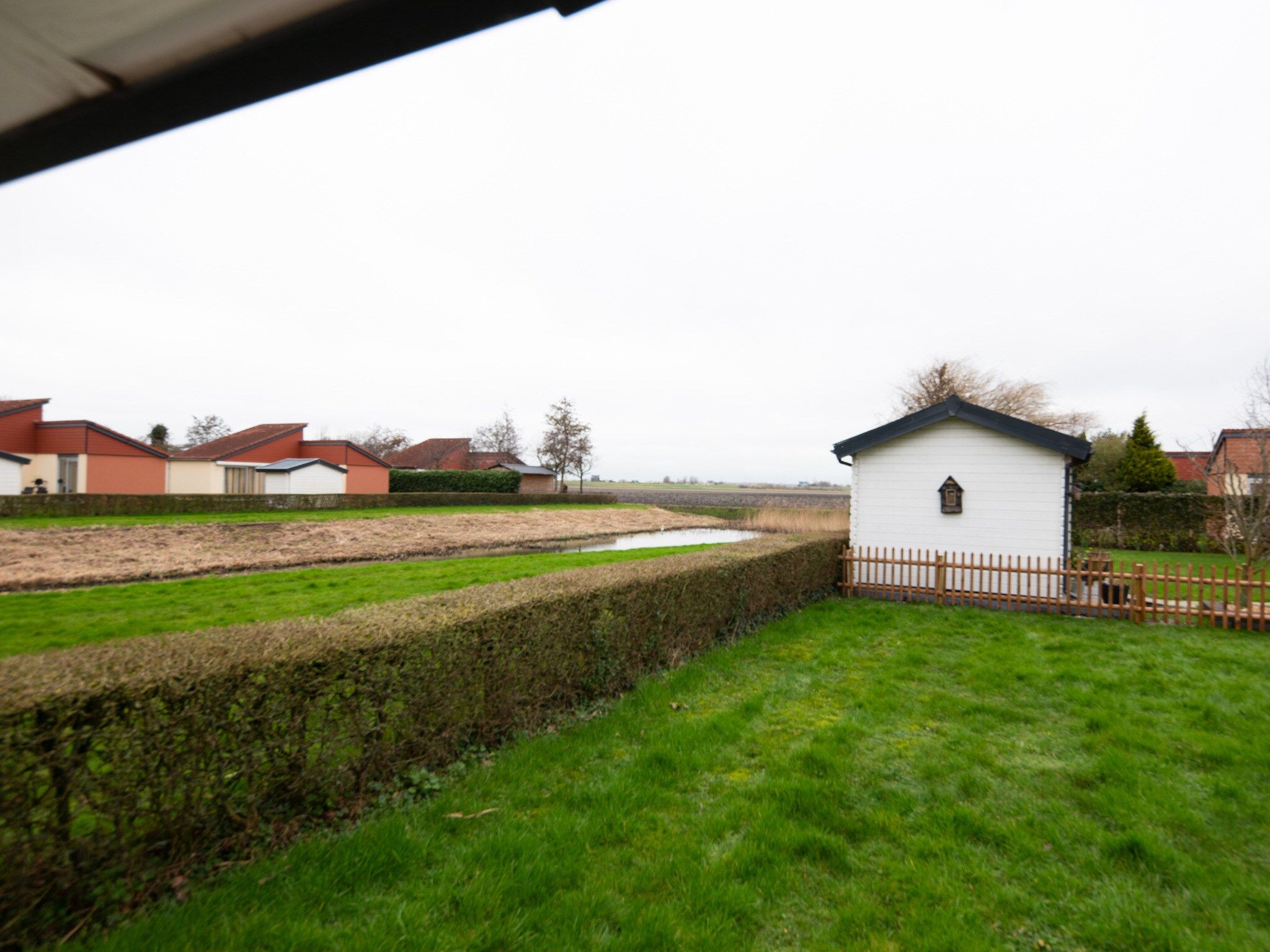De tuin van Luxe bungalow – Max 6 personen – Nummer 53 in Zevenhuizen