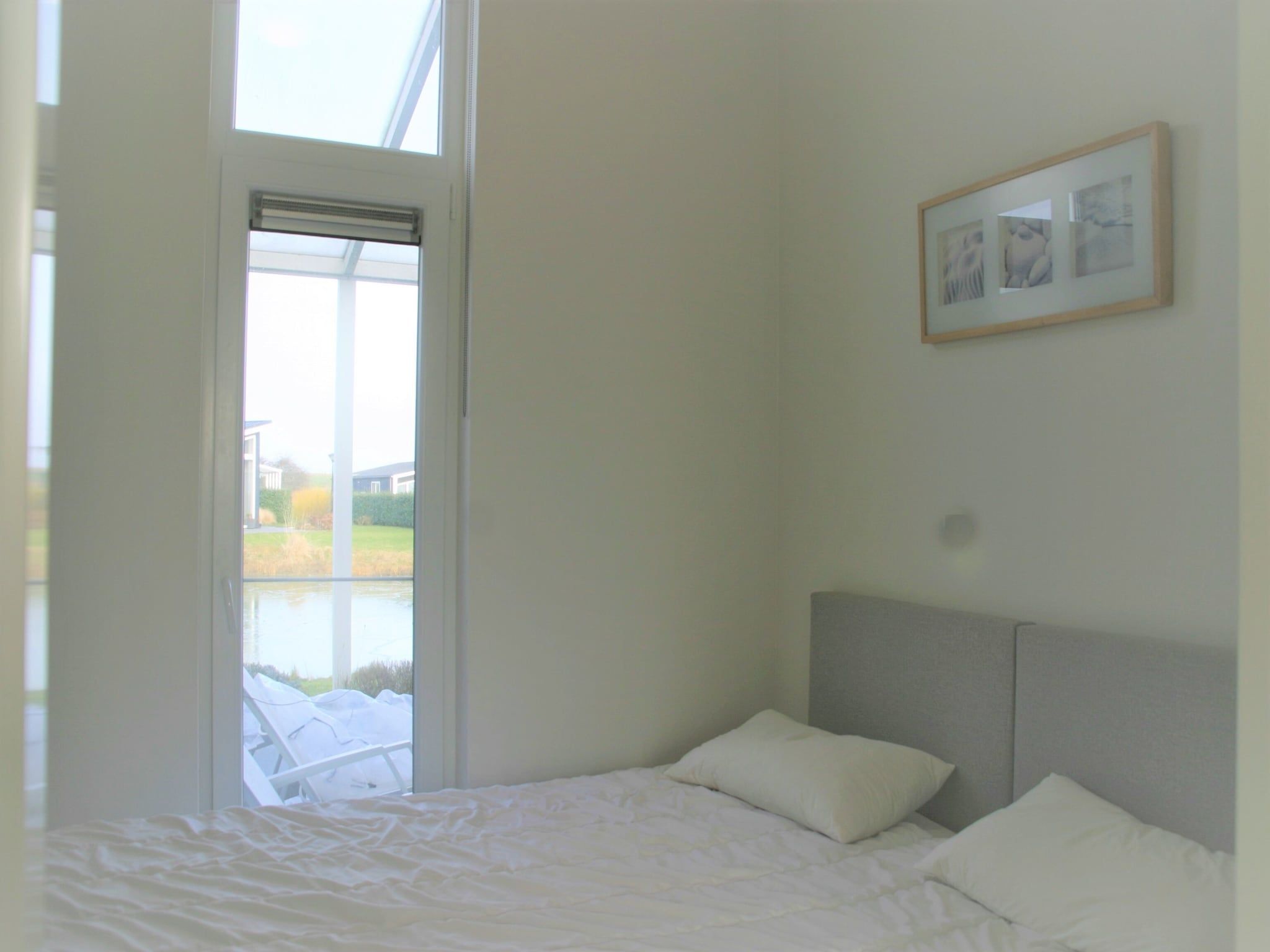 Een slaapkamer van Water Resort Oosterschelde 32 in Wemeldinge