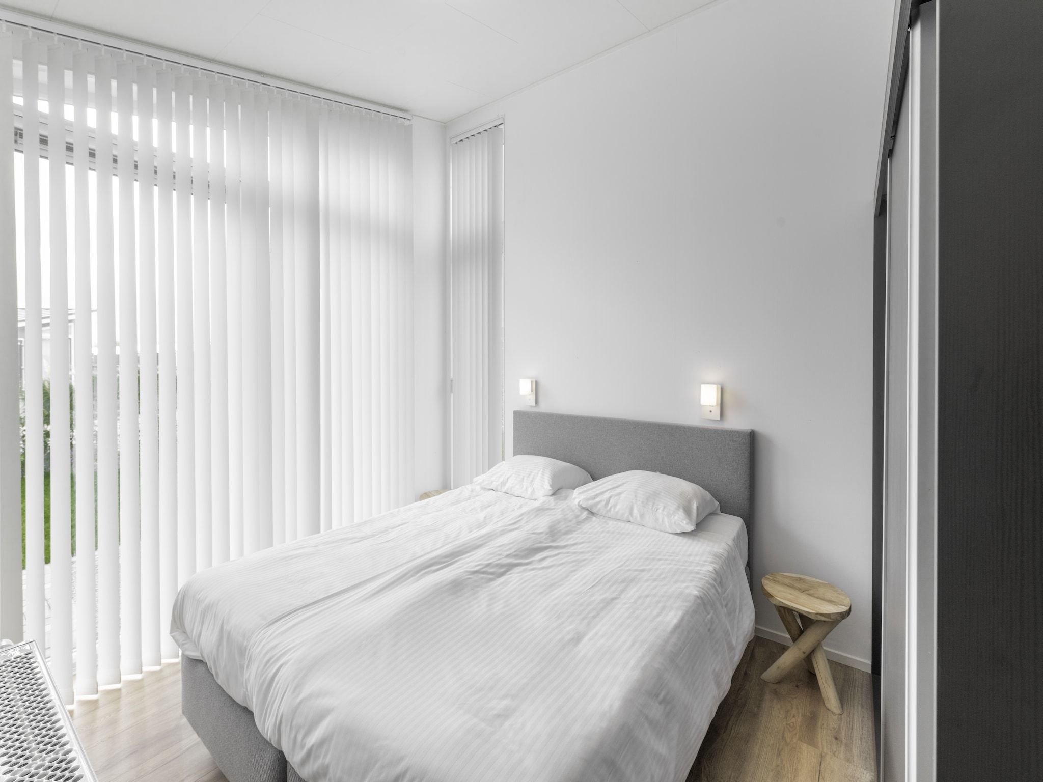 Een slaapkamer van Water Resort Oosterschelde 55 in Wemeldinge