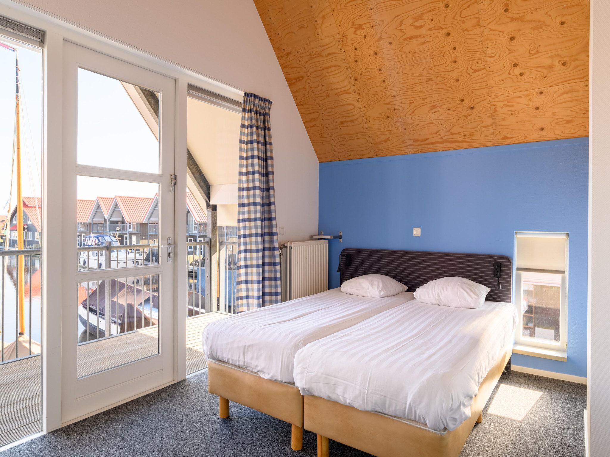 Een slaapkamer van Havenresort Terherne 2 in Terherne