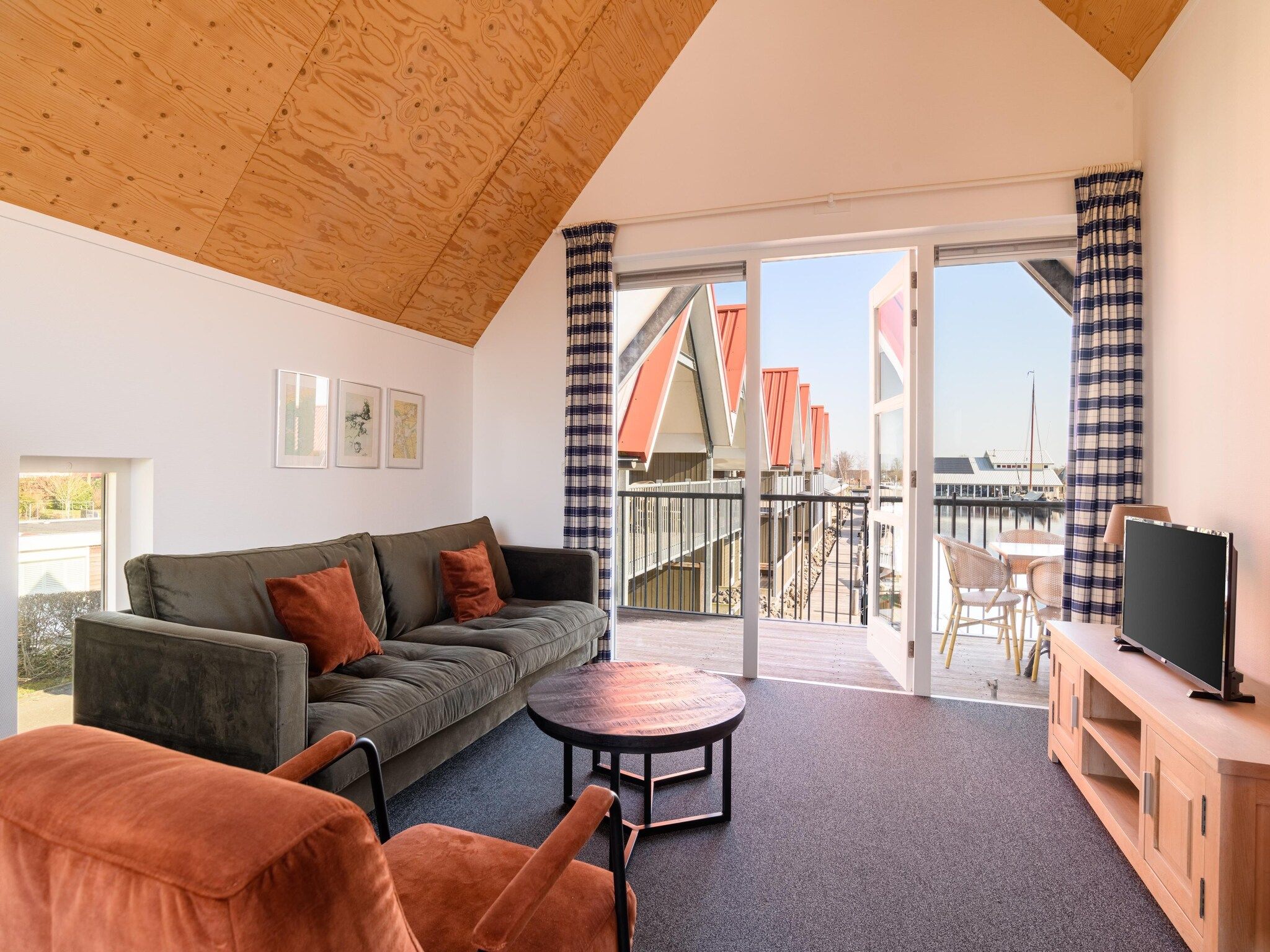 De woonkamer van Havenresort Terherne 2 in Terherne