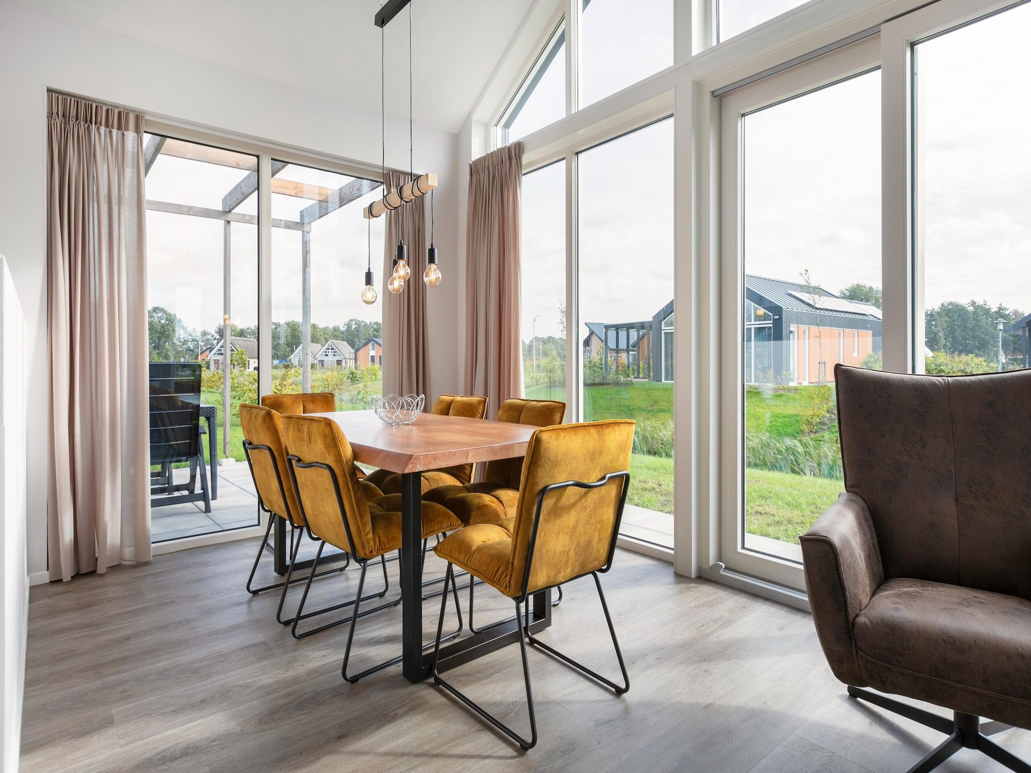 De eetkamer van Villapark Akenveen 5 in Tynaarlo