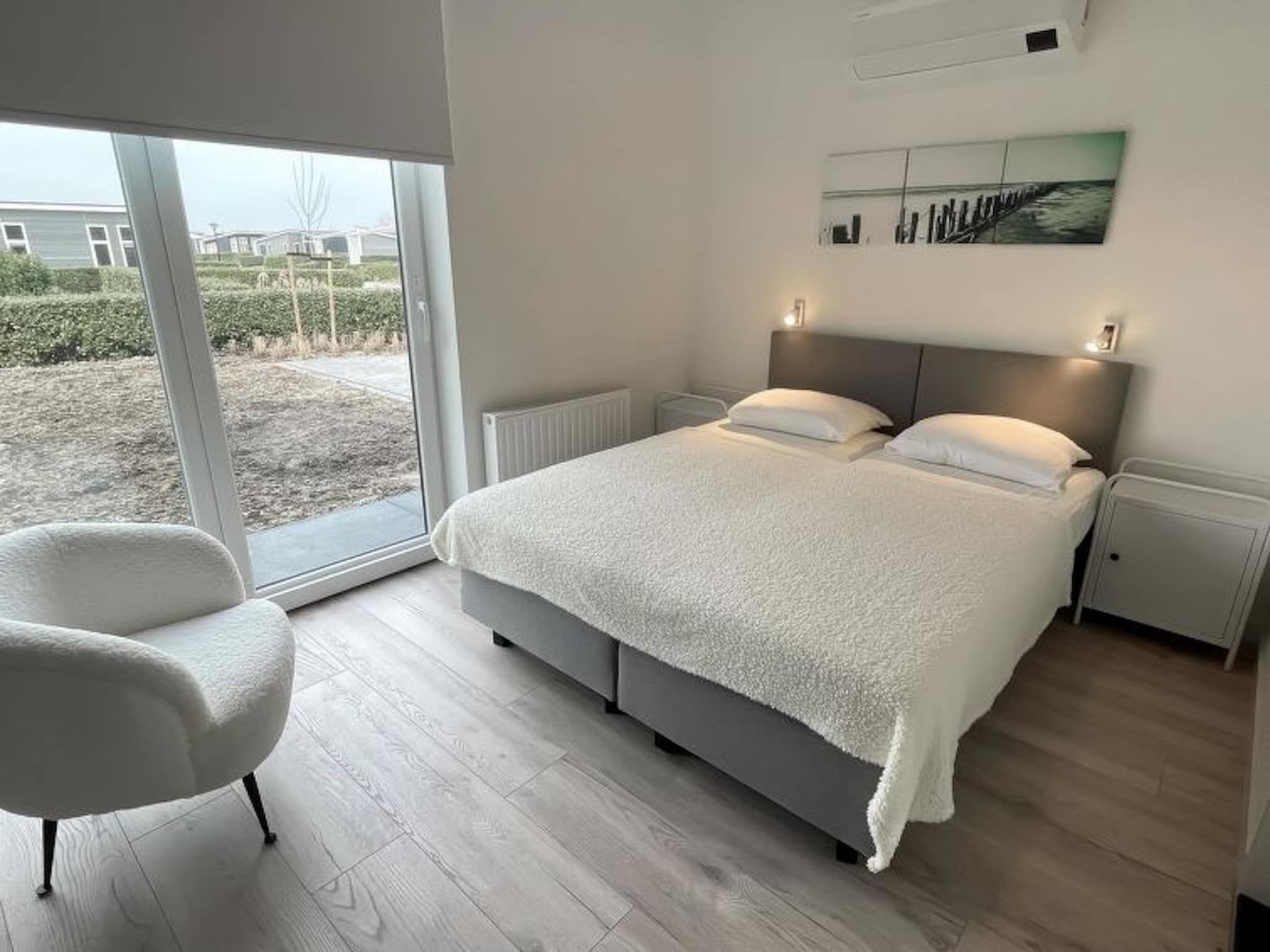Een slaapkamer van Water Resort Oosterschelde 68 in Wemeldinge