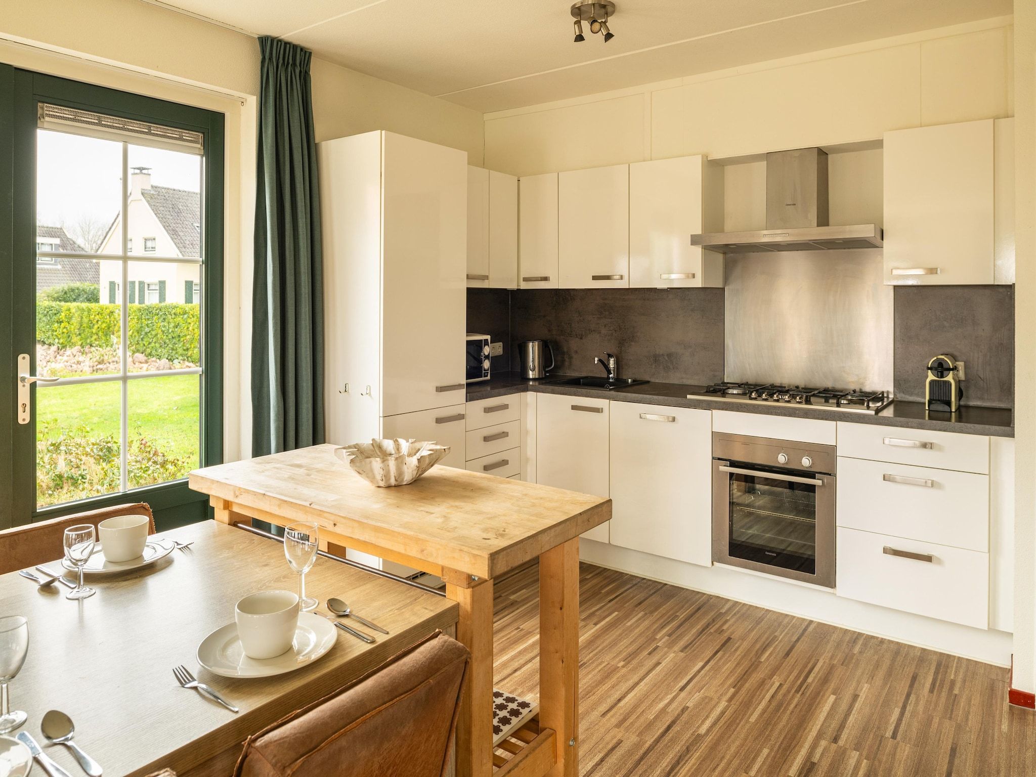 De keuken van Vakantiepark Emslandermeer 19 in Vlagtwedde