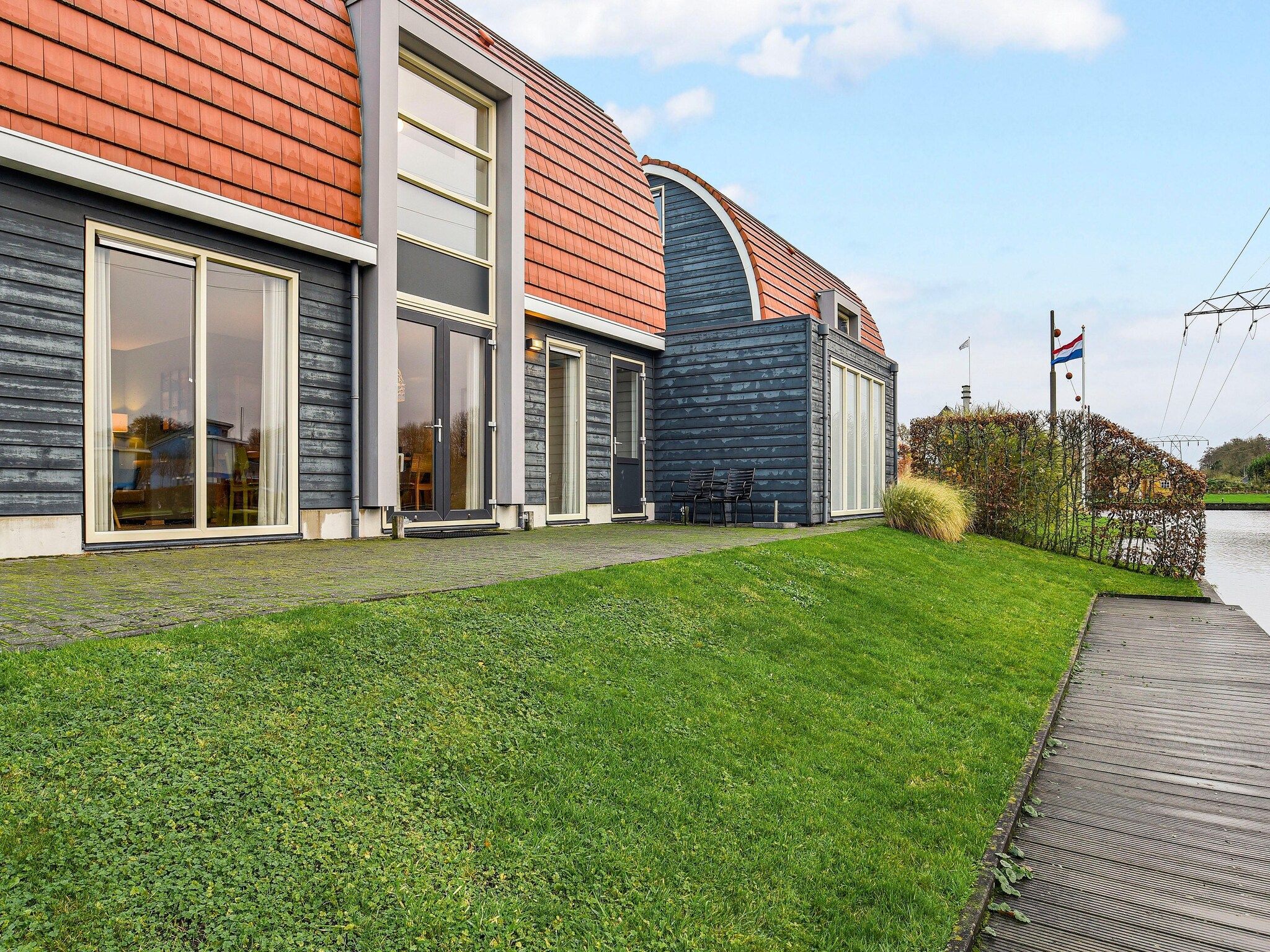 De tuin van Waterpark De Bloemert 1 in Midlaren