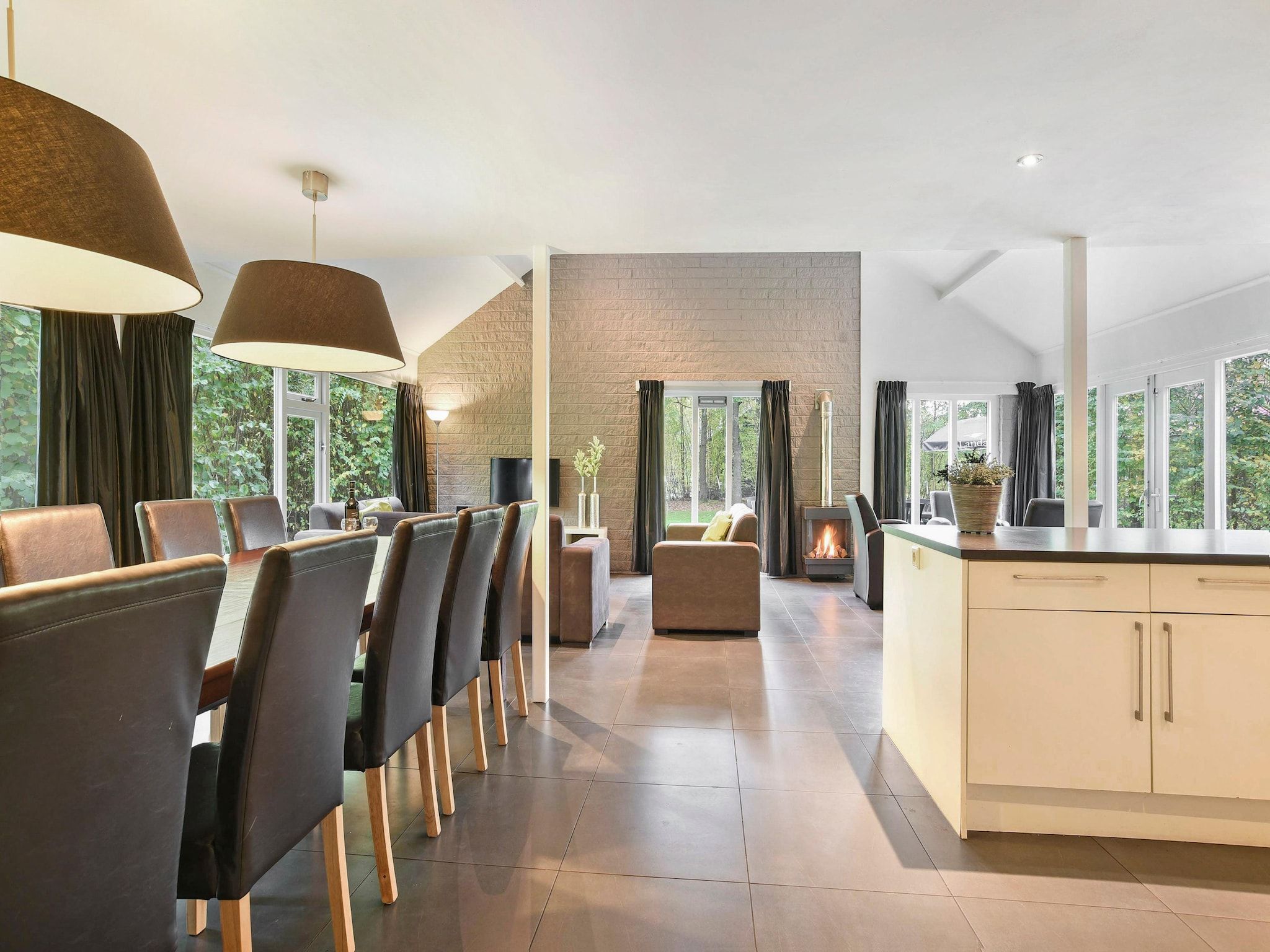 De woonkamer van Waterpark De Bloemert 3 in Midlaren