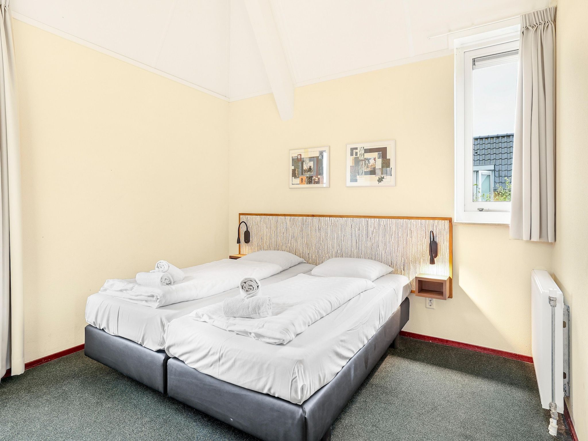 Een slaapkamer van Waterpark De Bloemert 11 in Midlaren