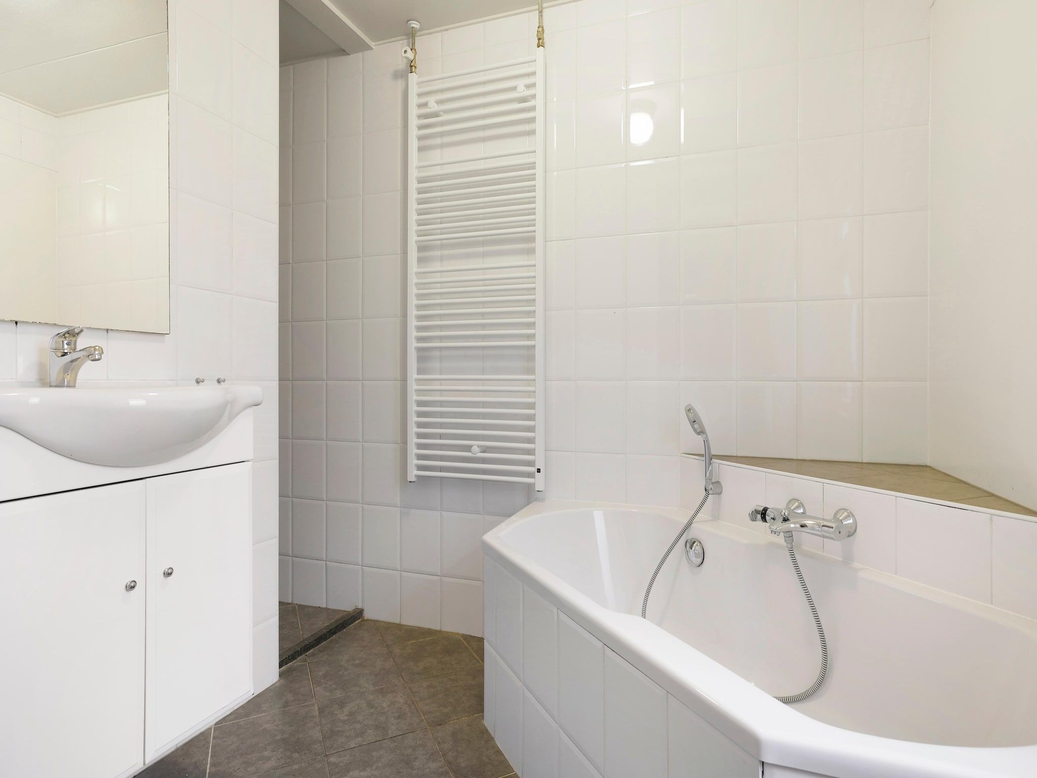 De badkamer van Waterpark De Bloemert 12 in Midlaren