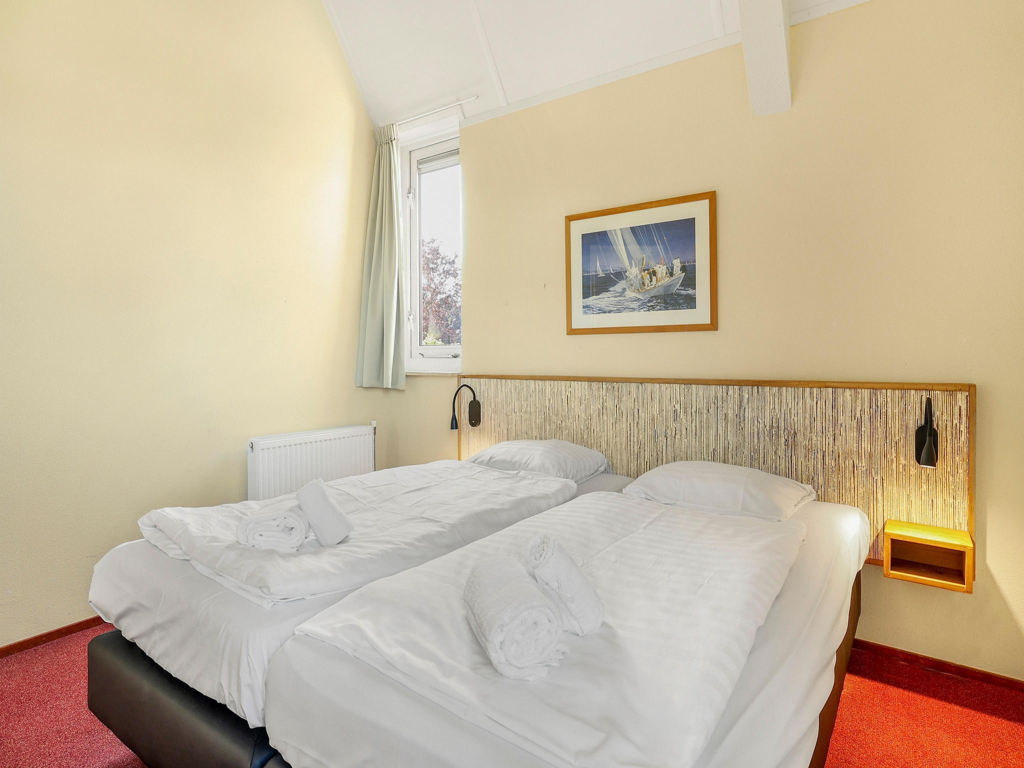 Een slaapkamer van Waterpark De Bloemert 15 in Midlaren