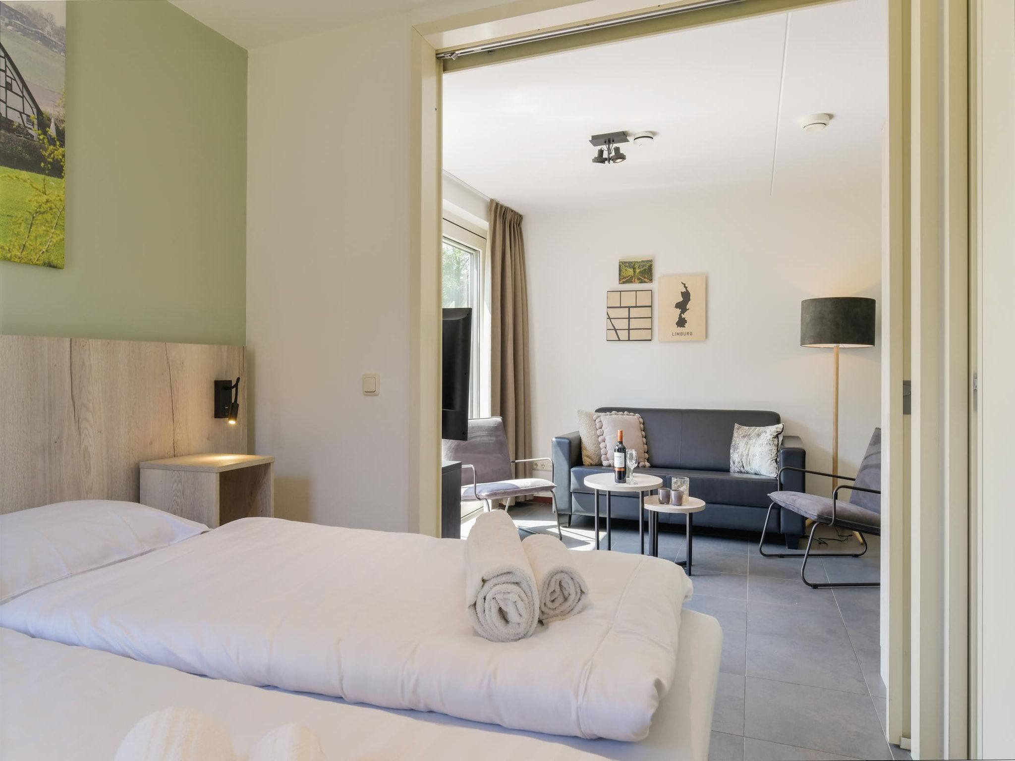 Een slaapkamer van Vakantiepark Reevallis 5 in Vijlen