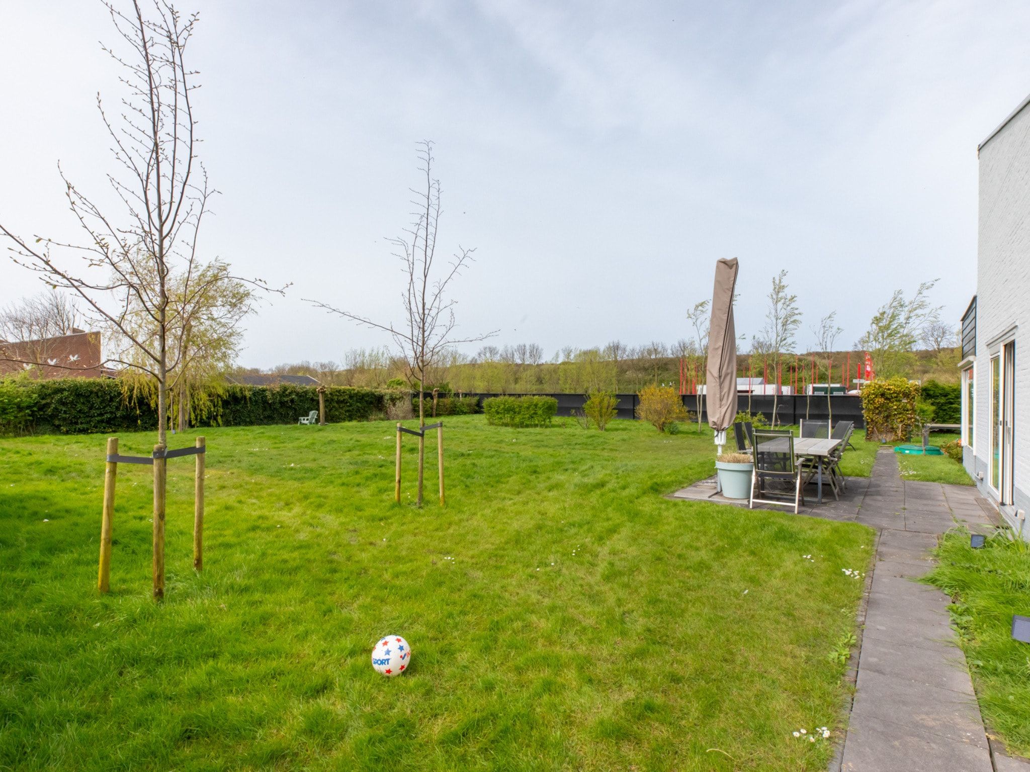 De tuin van Vakantiehuis - Lepelblad 97 in Nieuwvliet