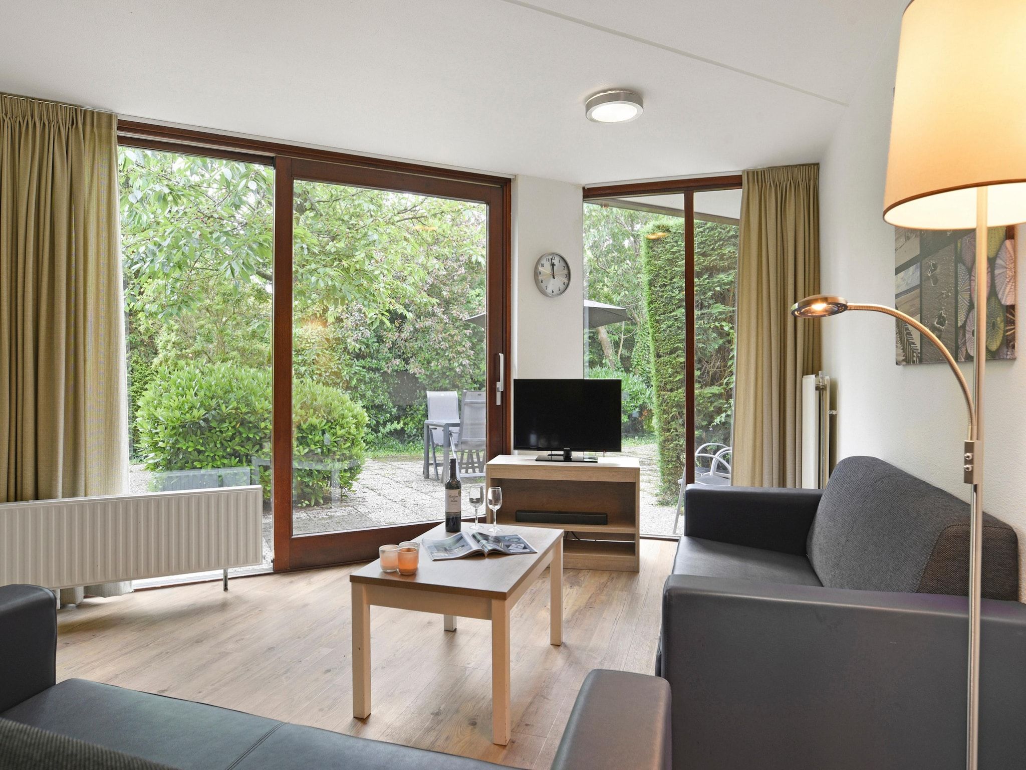 De woonkamer van Parc Port Greve 7 in Brouwershaven