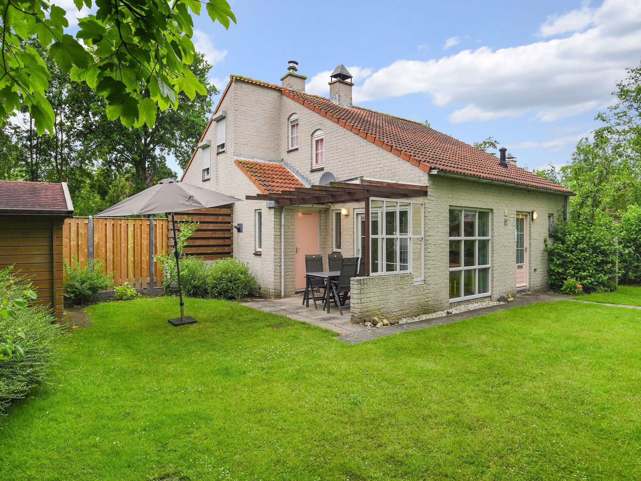 Het terras van Parc Port Greve 8 in Brouwershaven