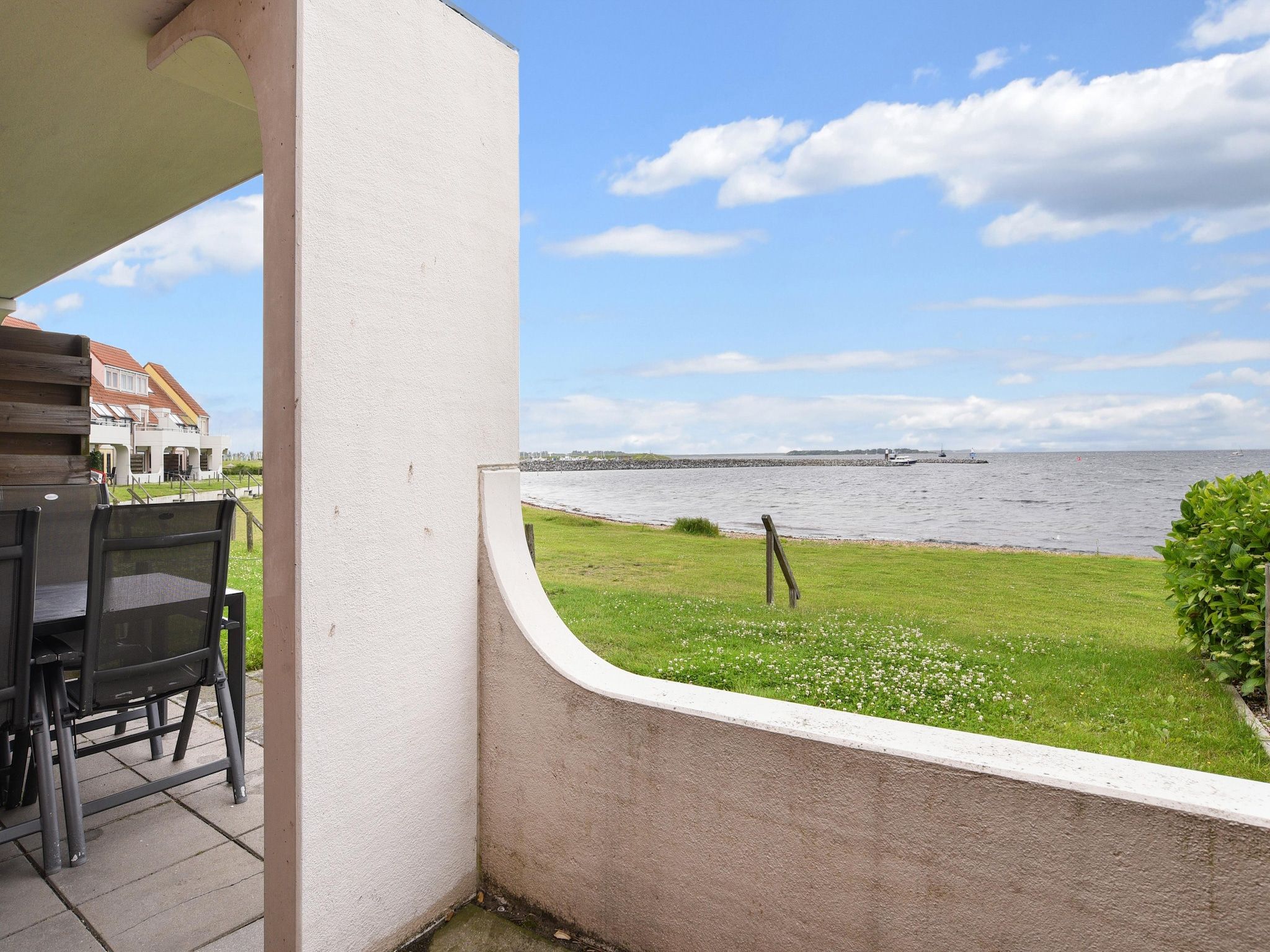 Het terras van Parc Port Greve 9 in Brouwershaven