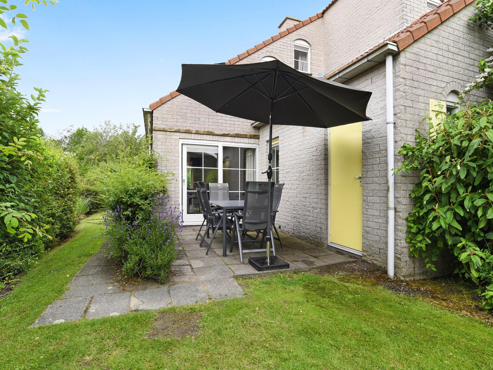 Het terras van Parc Port Greve 12 in Brouwershaven