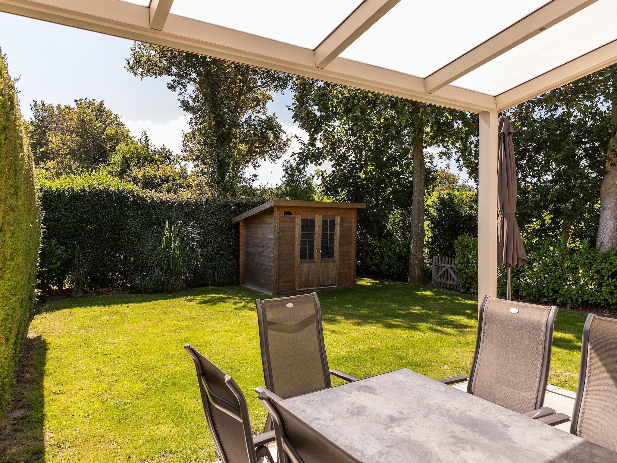 Het terras van Parc Port Greve 13 in Brouwershaven