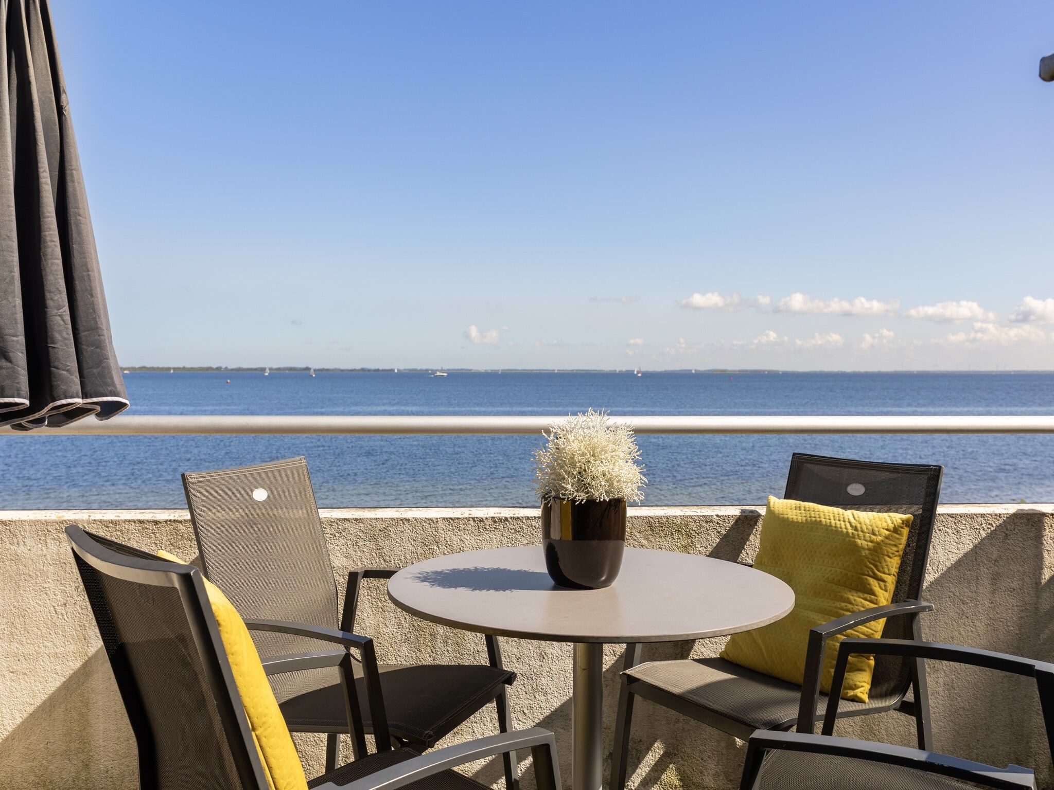 Het terras van Parc Port Greve 14 in Brouwershaven