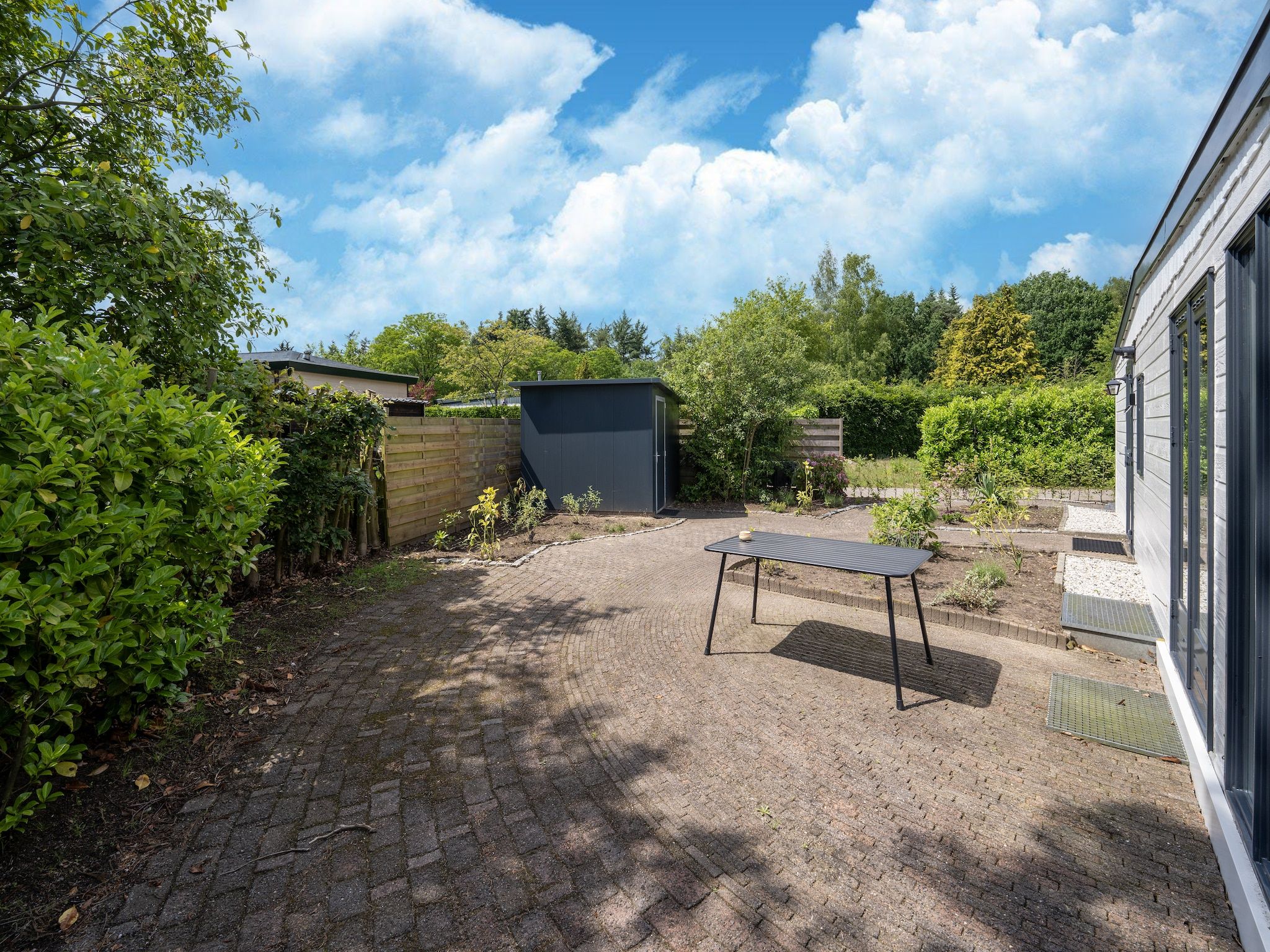 Het terras van Huisje 60 Stegeren in Stegeren