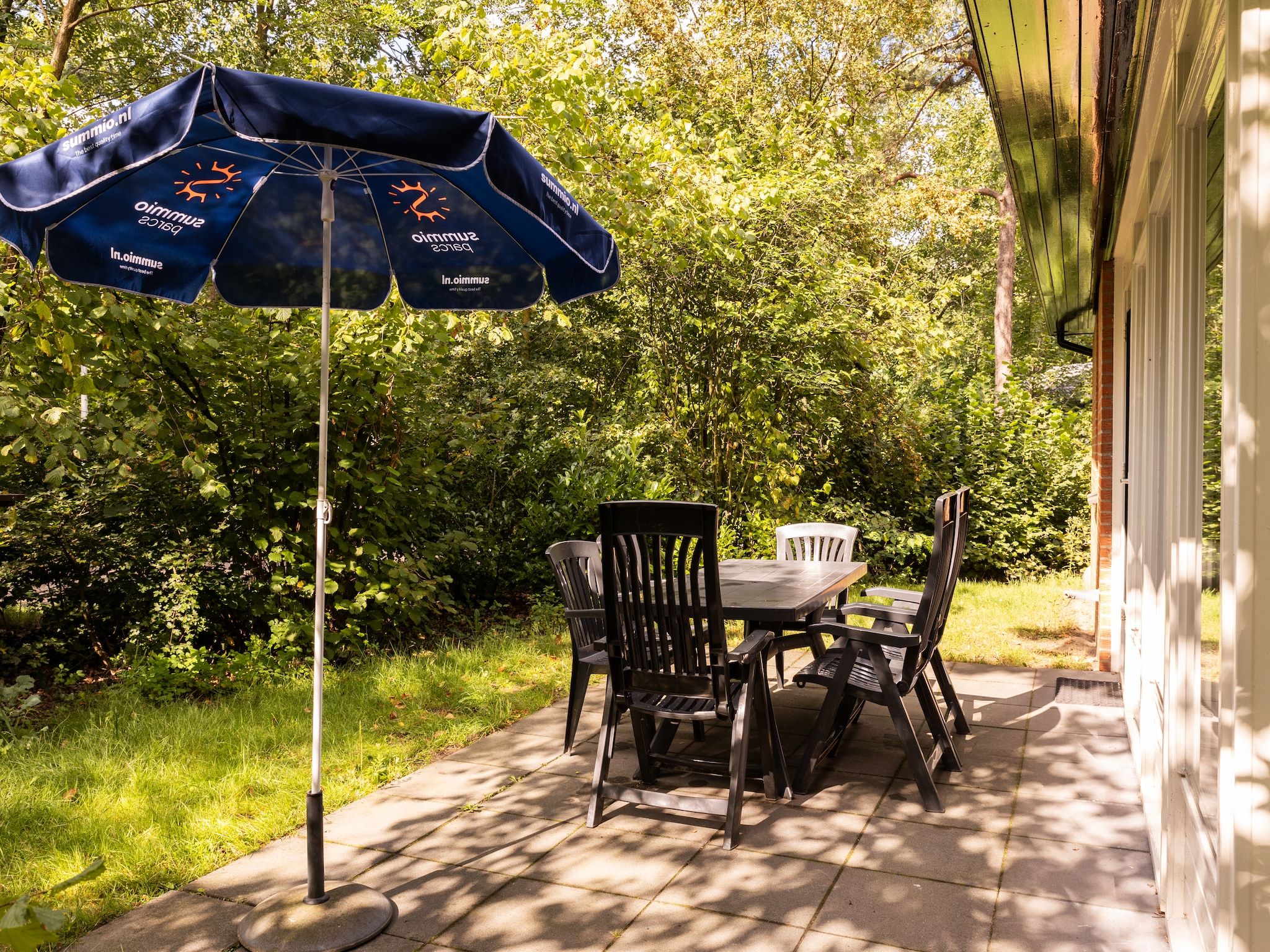 Het terras van Parc Heihaas 9 in Putten