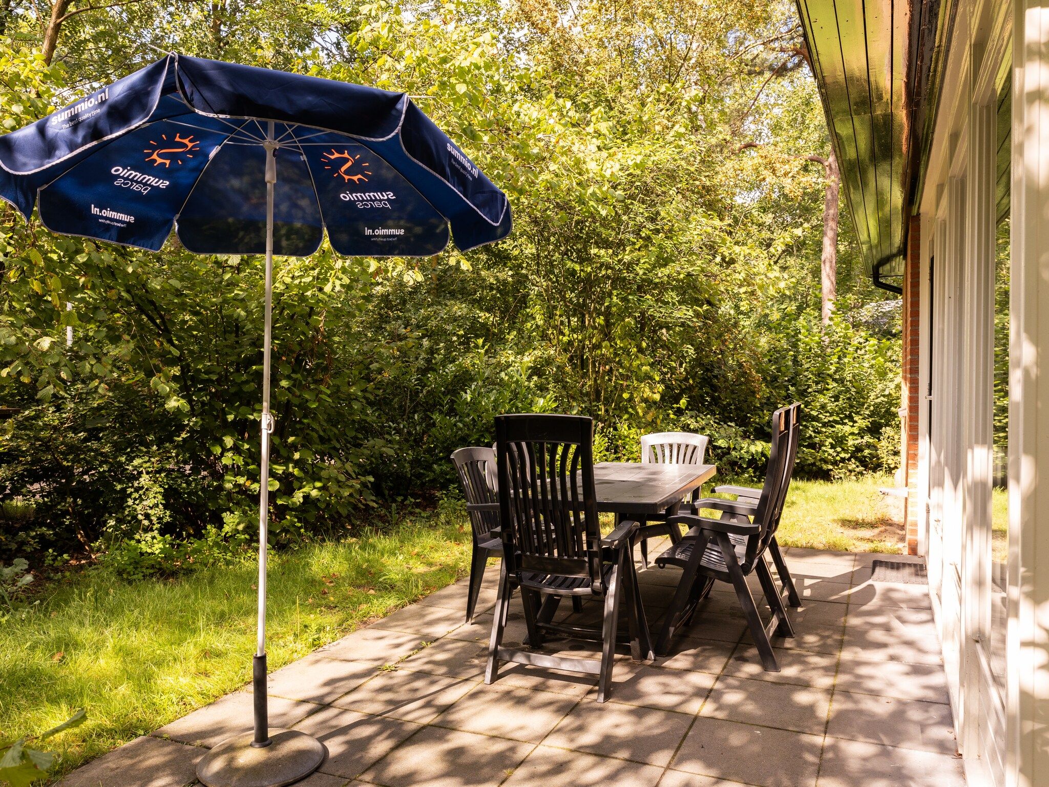 Het terras van Parc Heihaas 9 in Putten