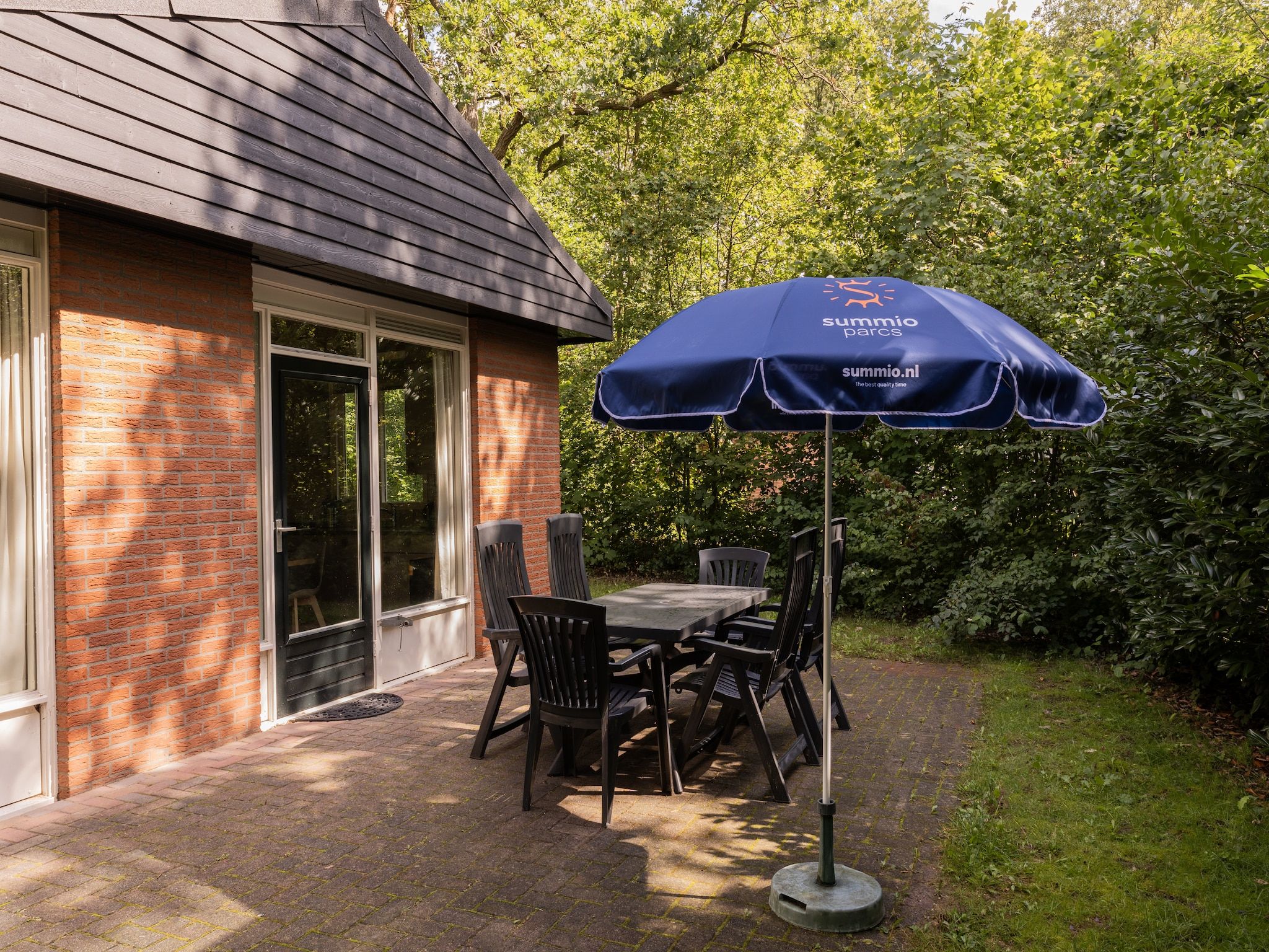 Het terras van Parc Heihaas 13 in Putten
