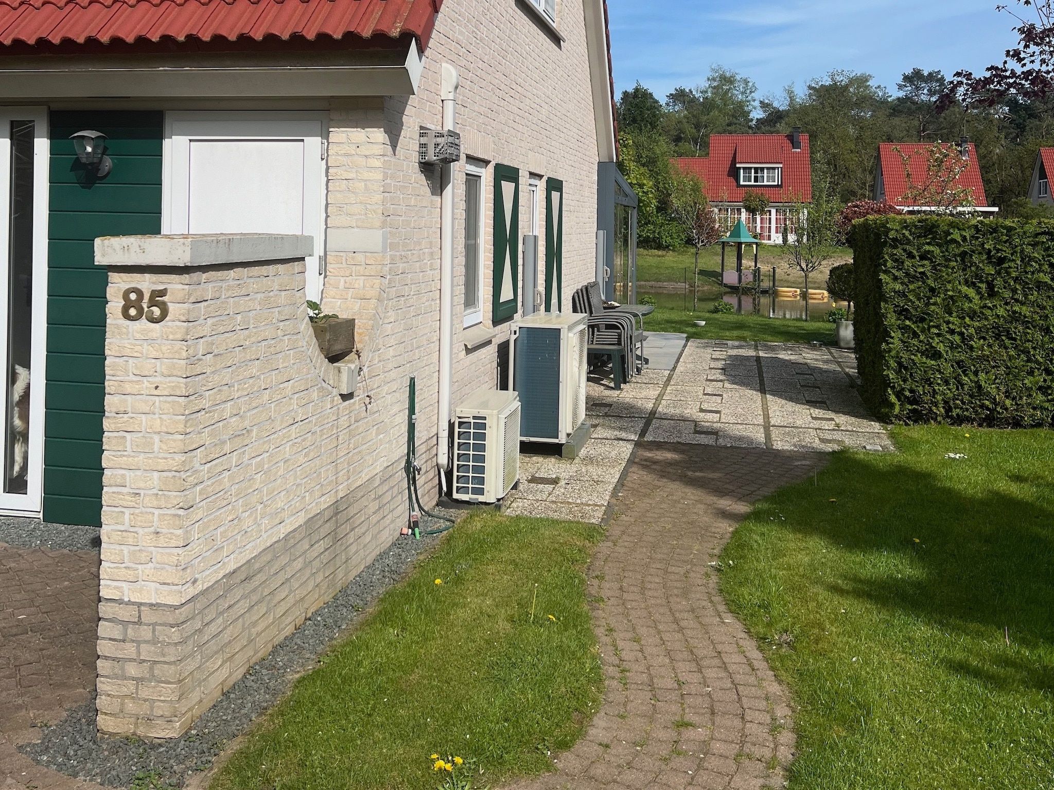 De tuin van Vakantiepark Hellendoorn 6 in Hellendoorn