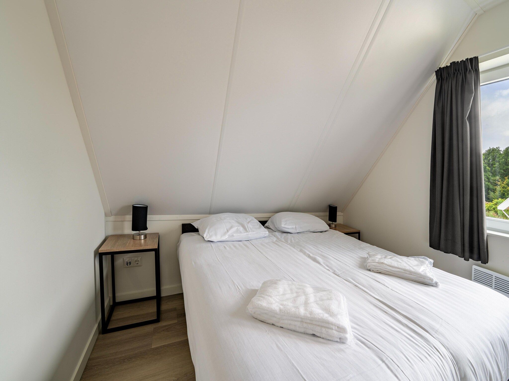 Een slaapkamer van Kuifduiker 115 in Simonshaven