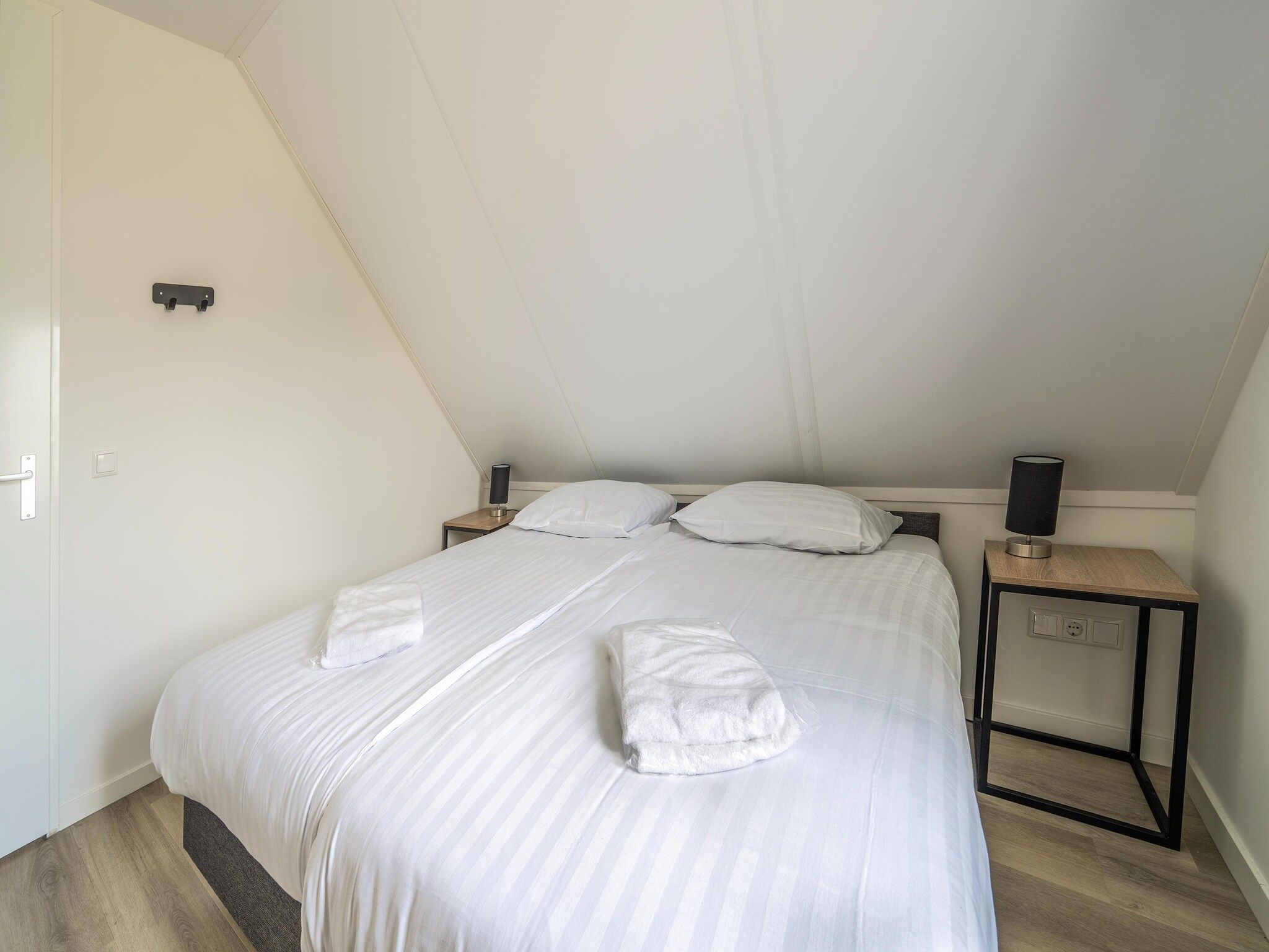 Een slaapkamer van Kuifduiker 115 in Simonshaven