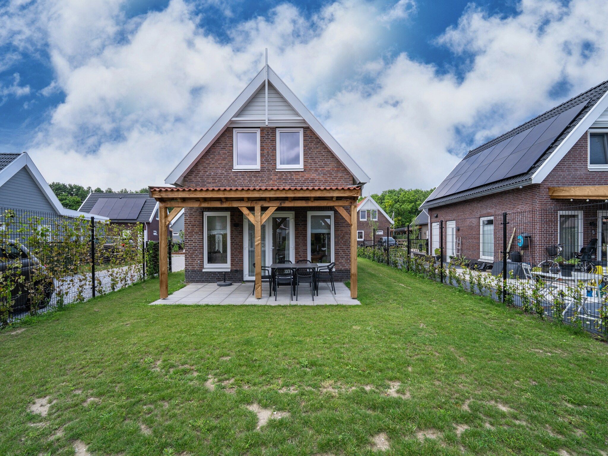 De buitenkant van Kuifduiker 115 in Simonshaven