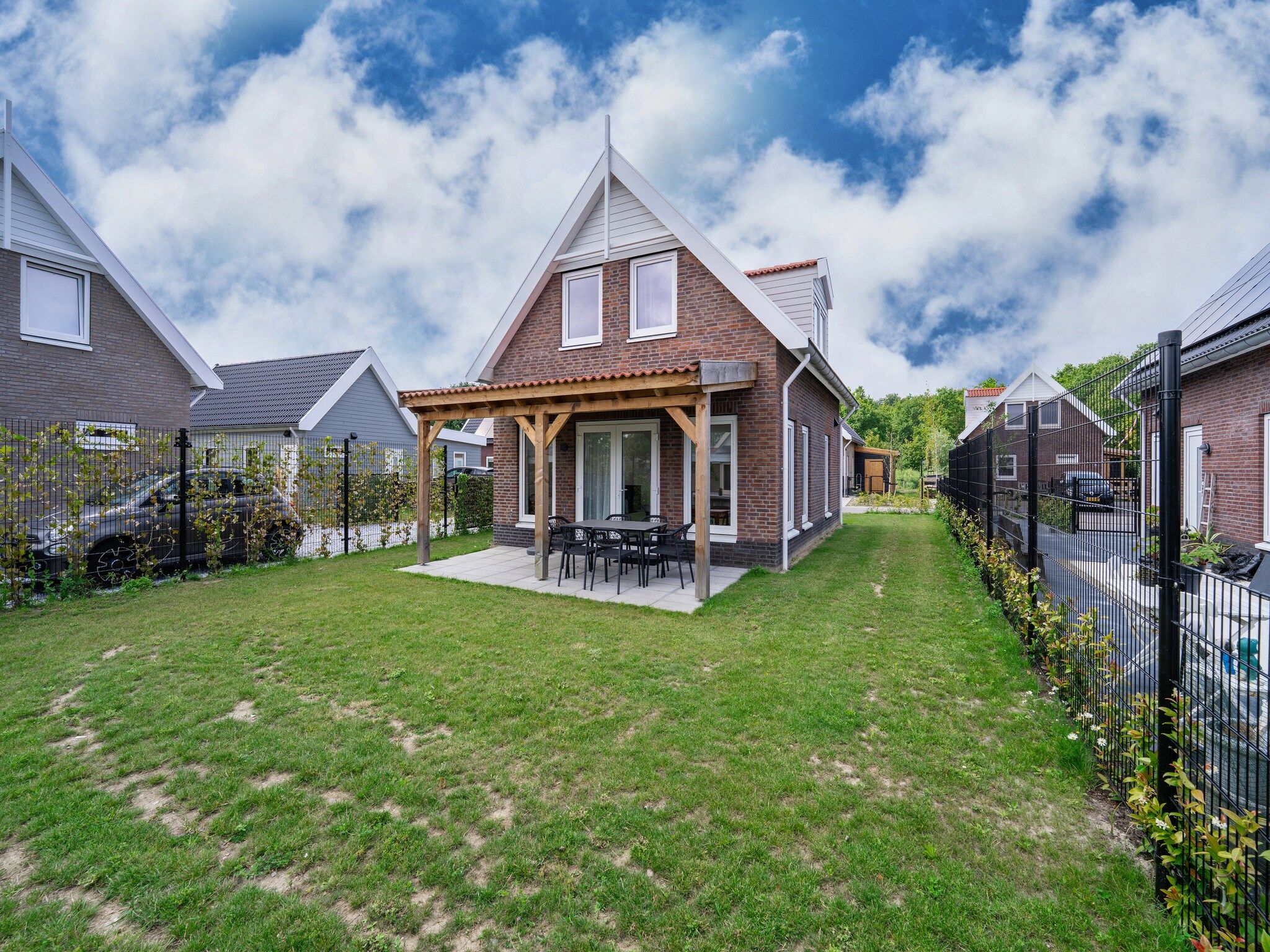 De buitenkant van Kuifduiker 115 in Simonshaven