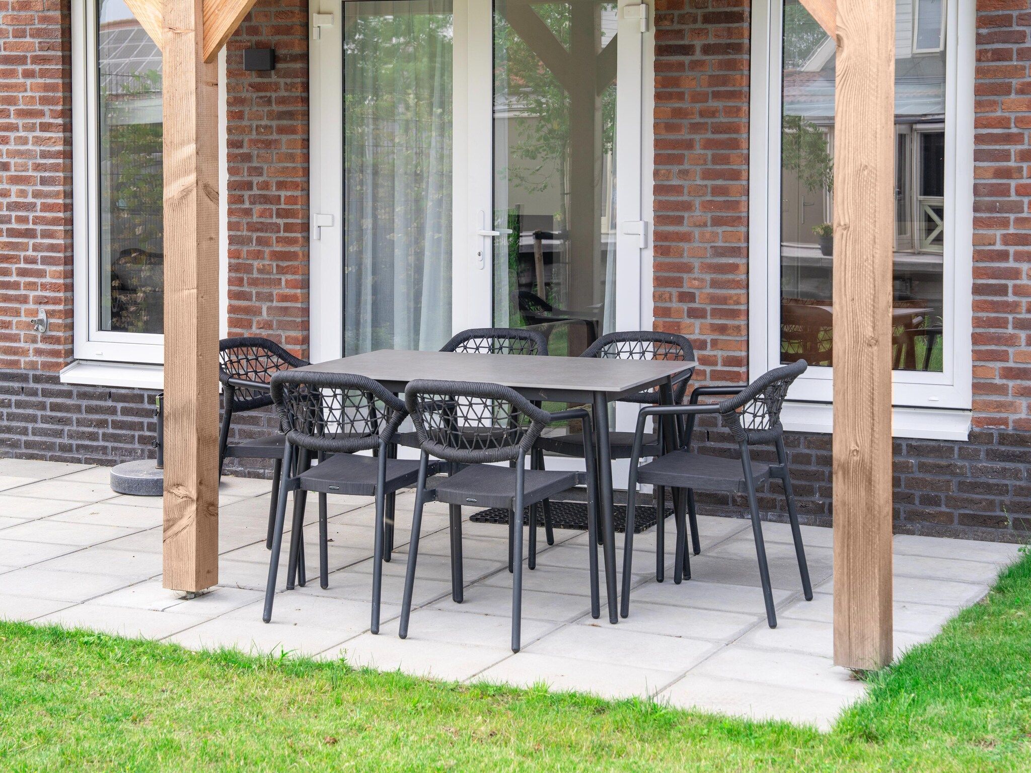 Het terras van Kuifduiker 115 in Simonshaven