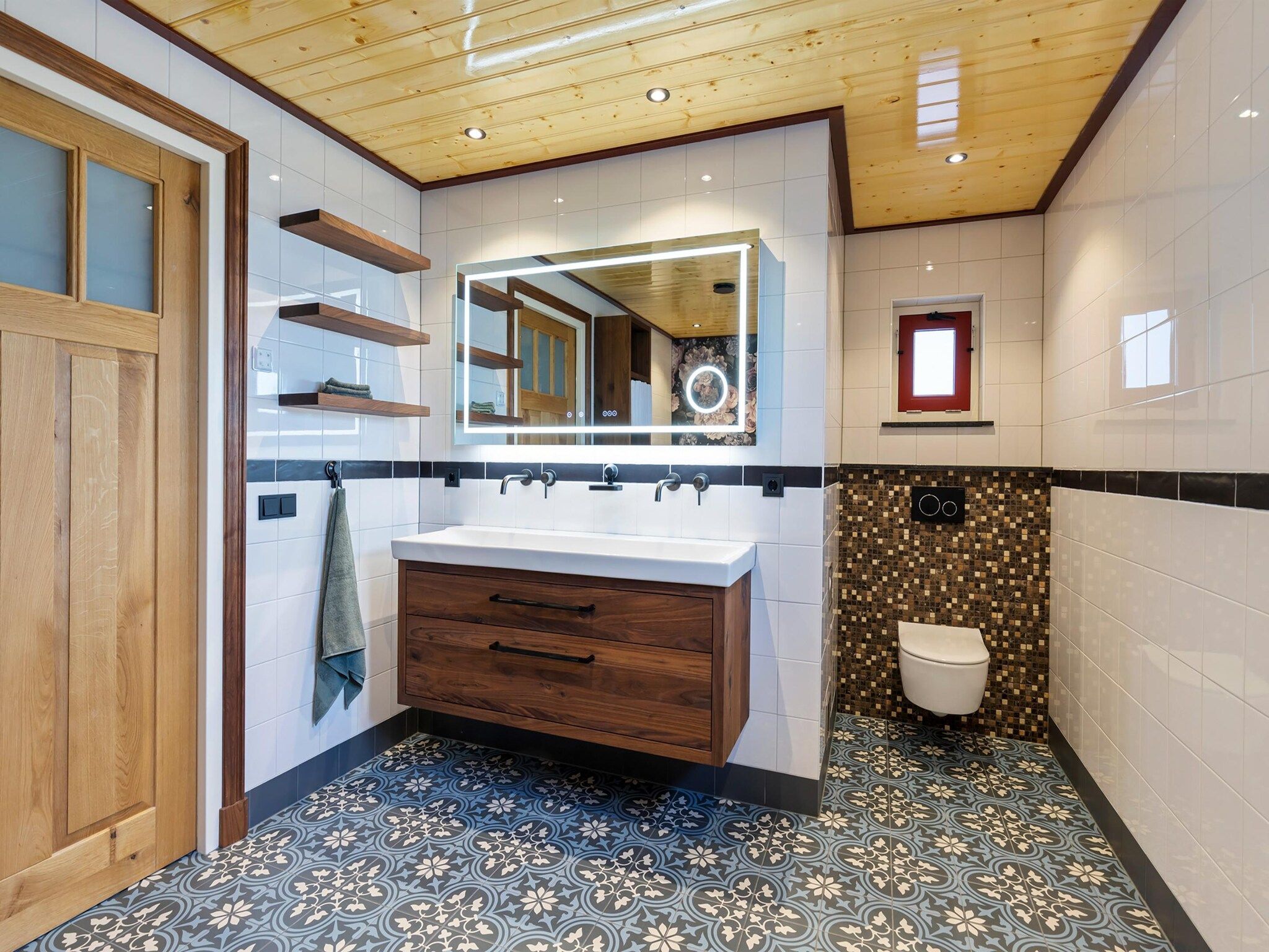 De badkamer van Oane's Huske in Jistrum / Skûlenboarch