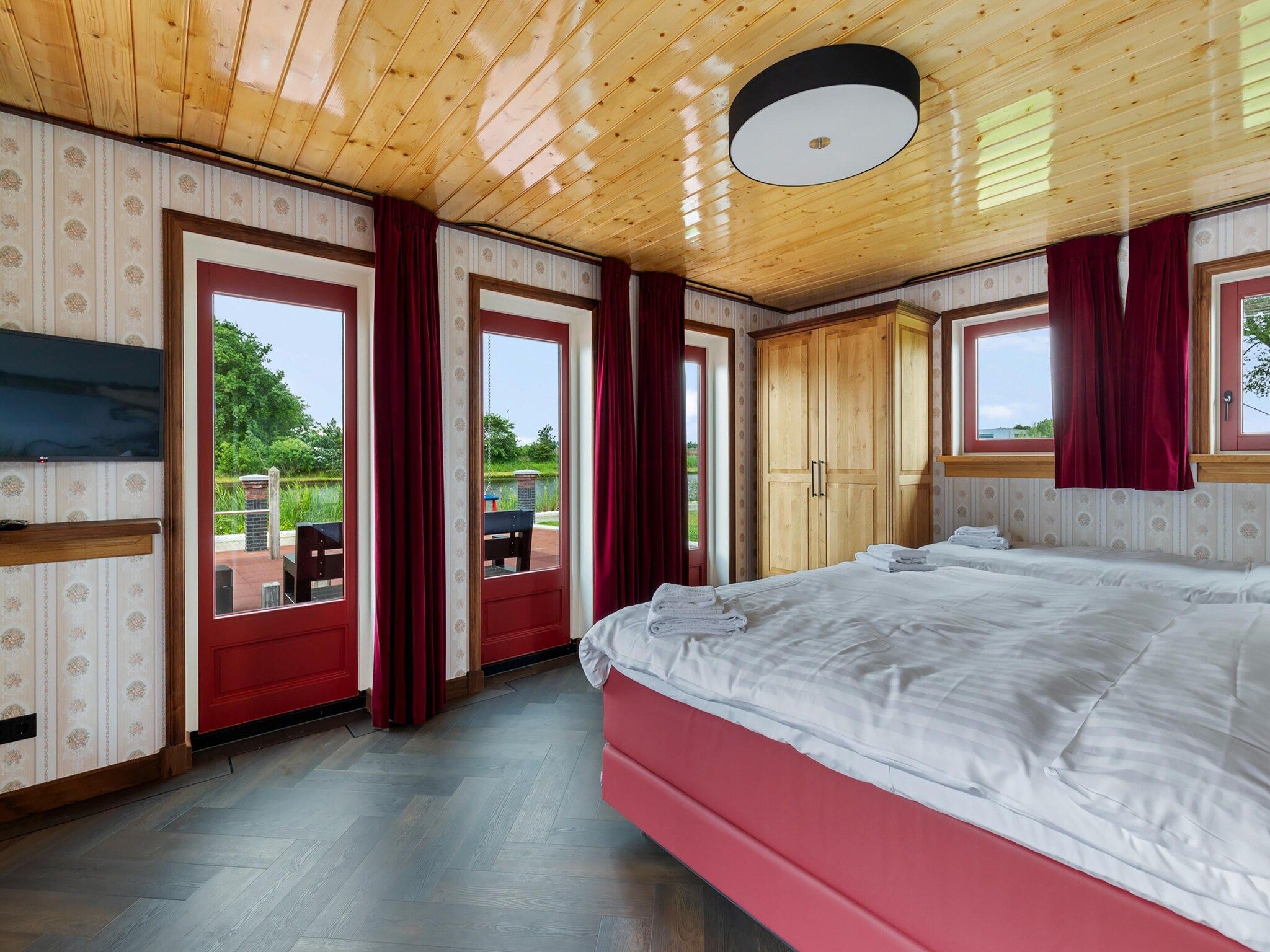 Een slaapkamer van It Simmerhuske in Jistrum / Skûlenboarch