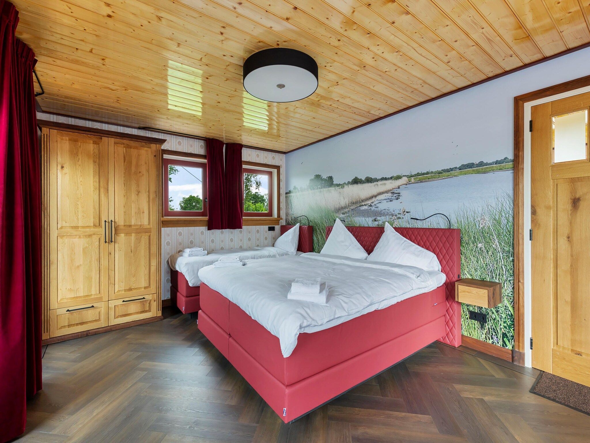 Een slaapkamer van It Simmerhuske in Jistrum / Skûlenboarch