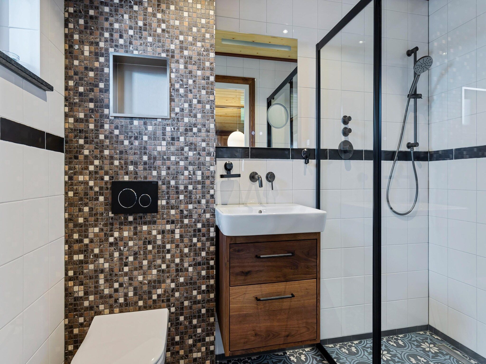 De badkamer van It Simmerhuske in Jistrum / Skûlenboarch