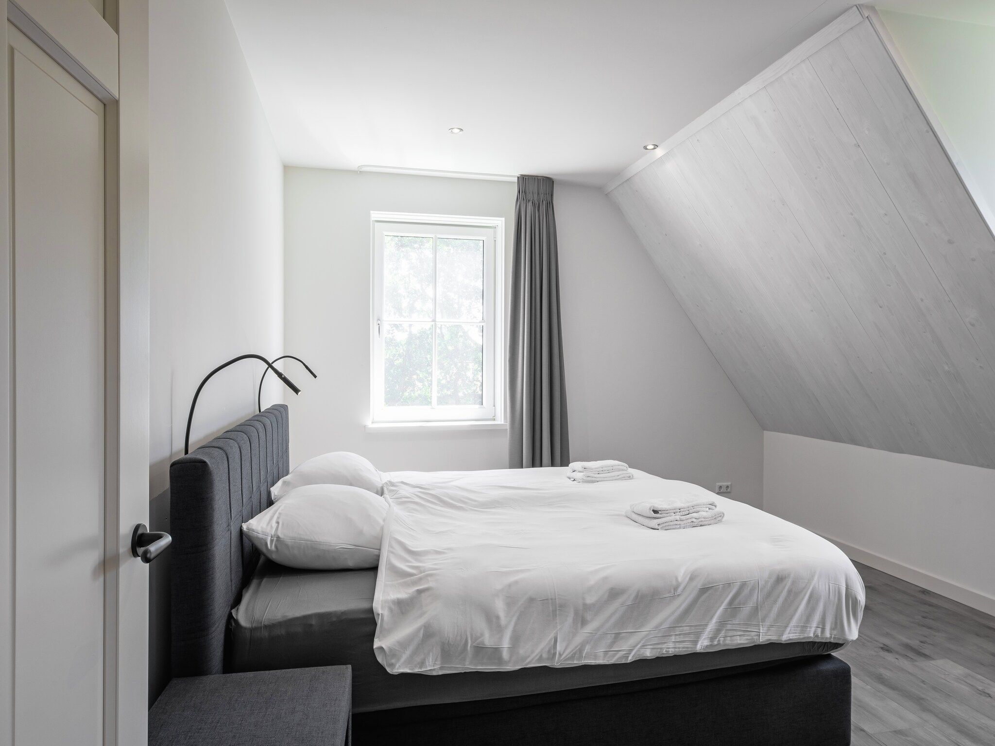 Een slaapkamer van Familievilla Nieuw-Zeeland in Oosterend