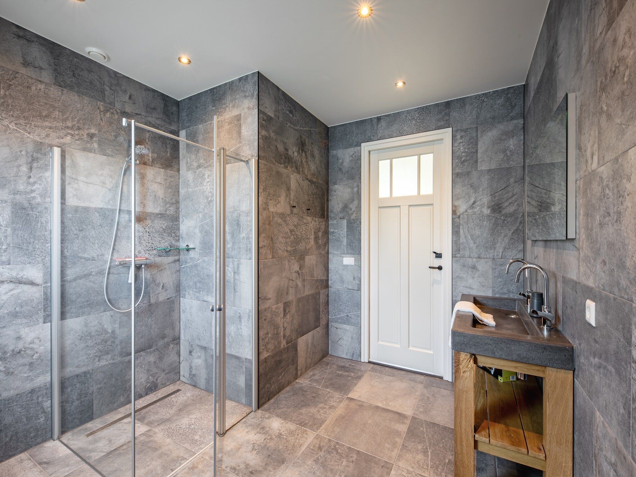 De badkamer van Familievilla Nieuw-Zeeland in Oosterend