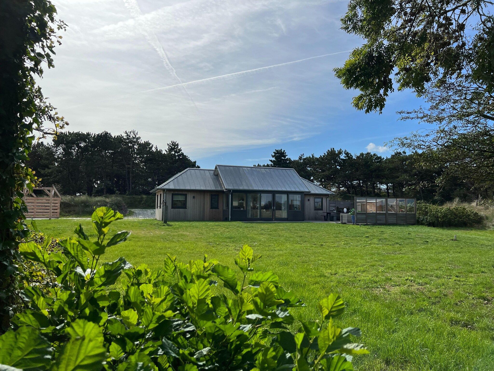 De buitenkant van 't Veldje in Den Hoorn