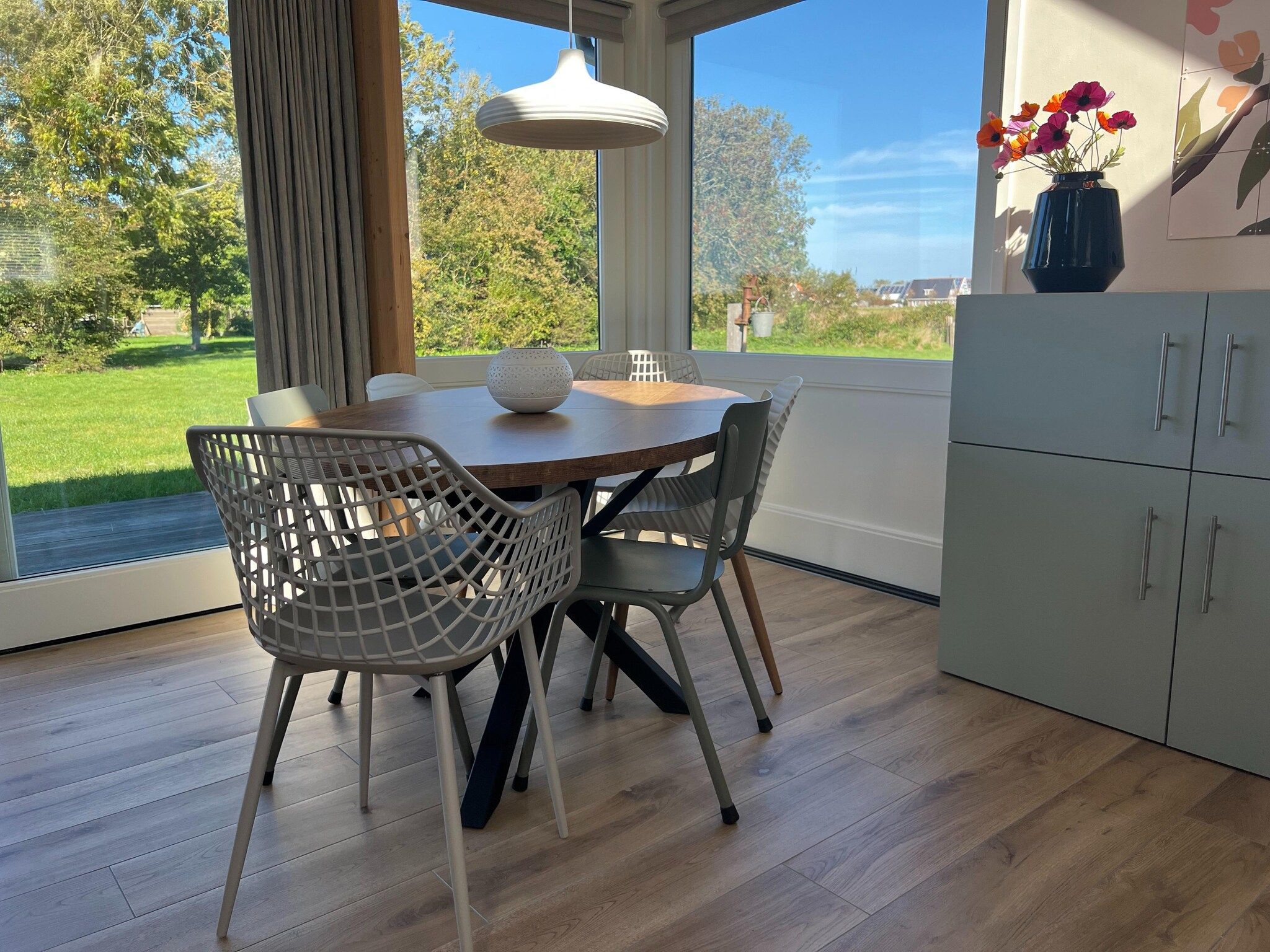 De woonkamer van 't Veldje in Den Hoorn