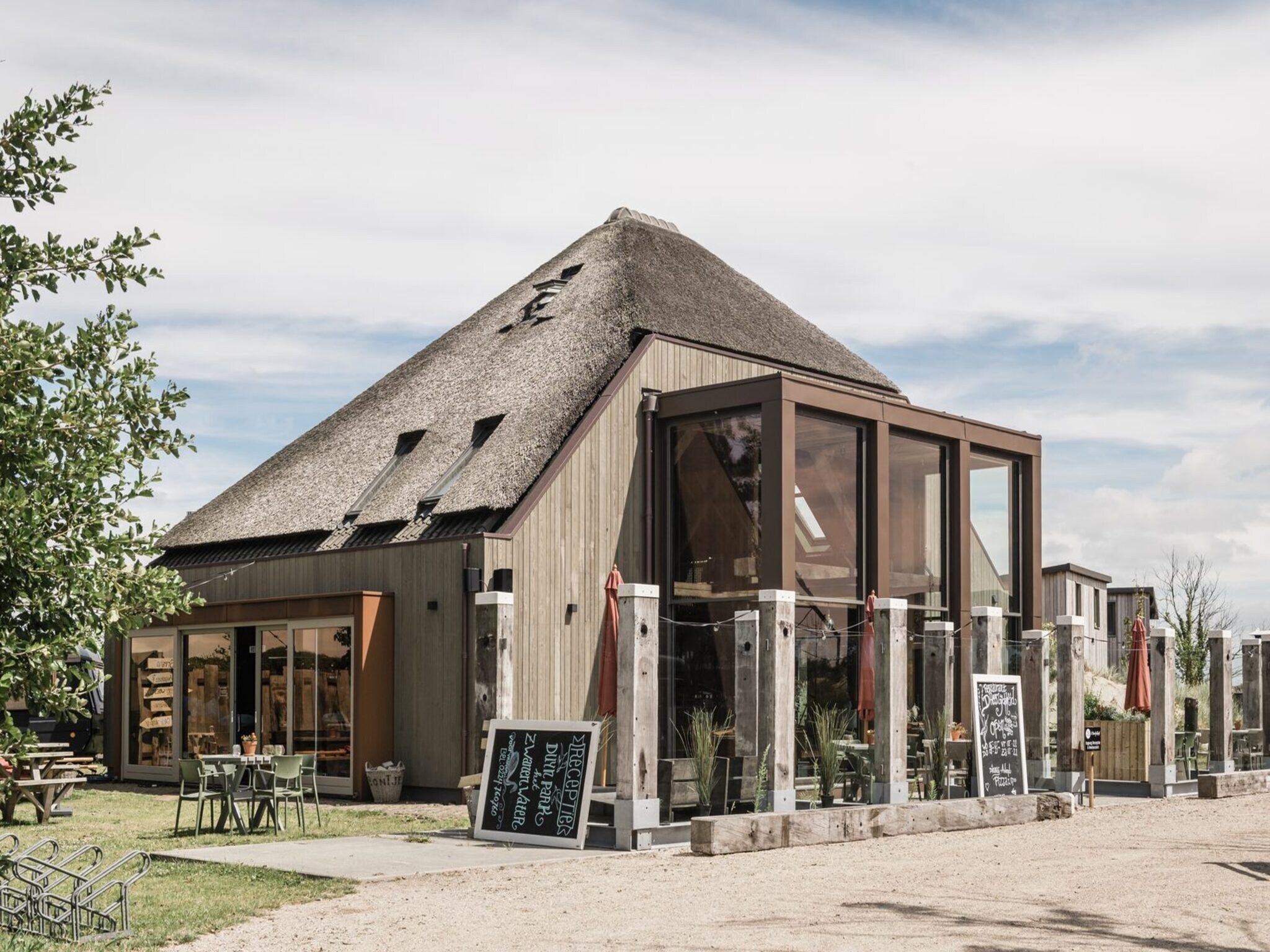 De buitenkant van Juttershut Duynpark - Callantsoog in Callantsoog