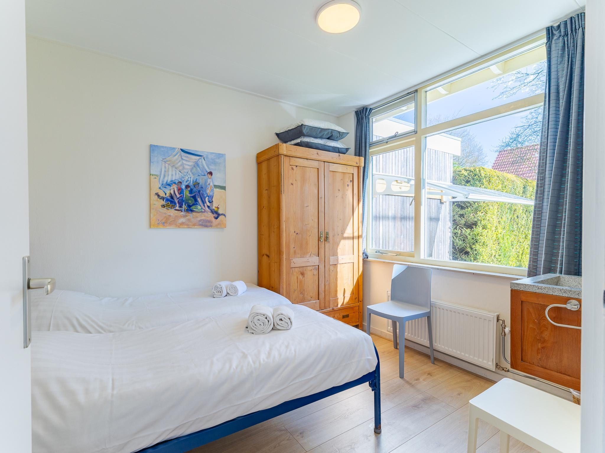 Een slaapkamer van Vakantiehuis - Oosterpark 77 - Oostkapelle in Oostkapelle