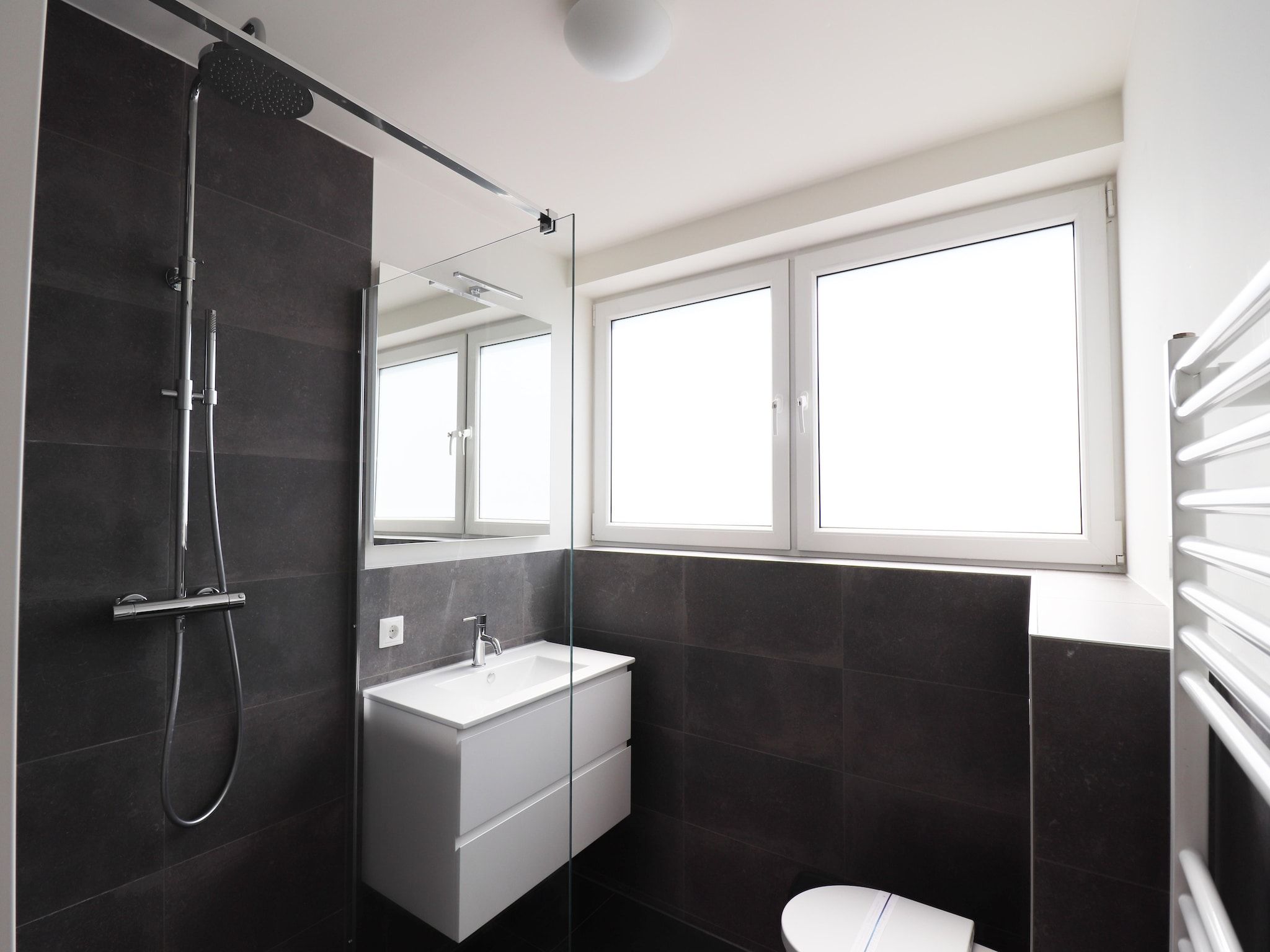 De badkamer van Kuifduiker 122 in Simonshaven