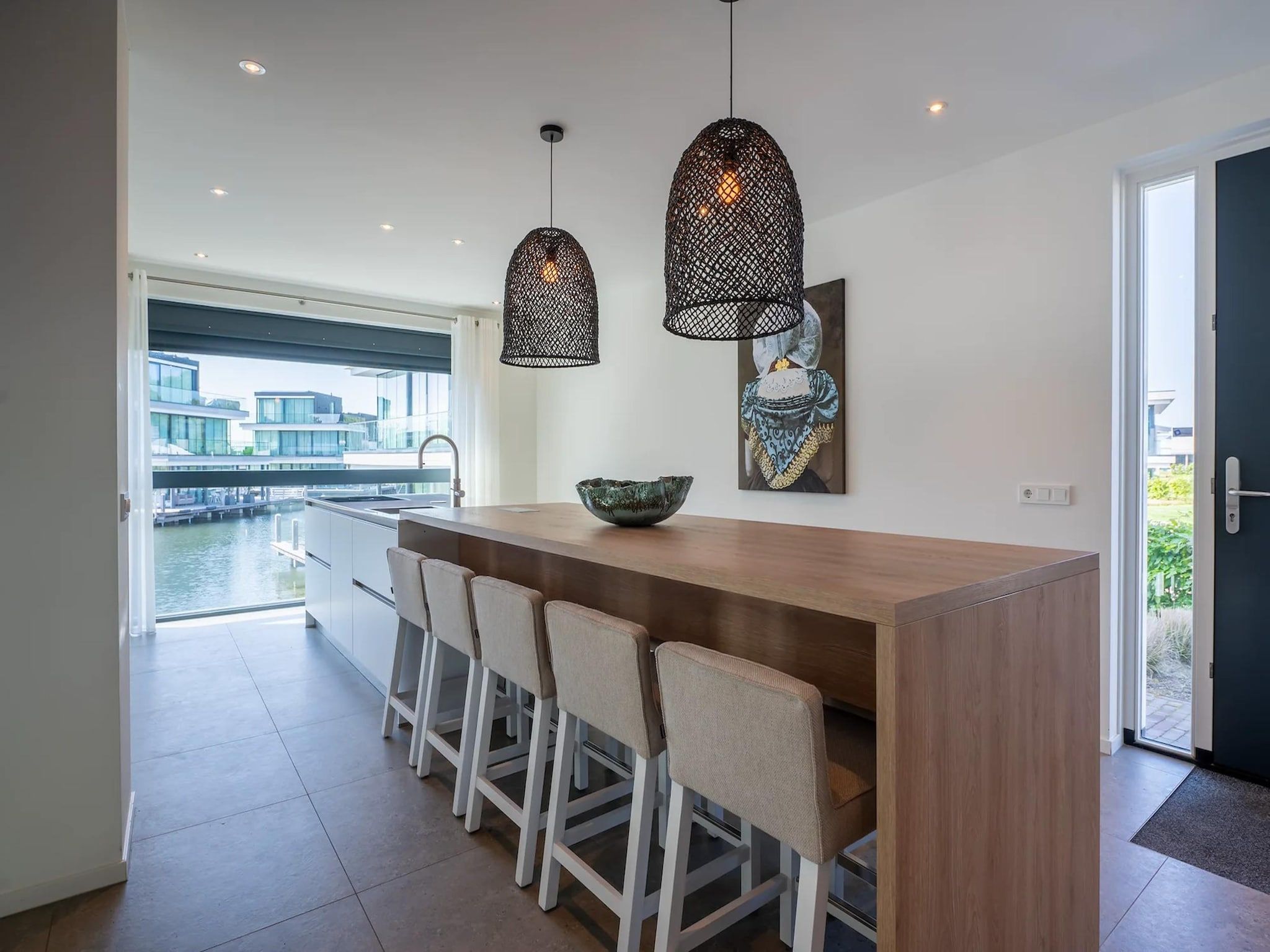 De eetkamer van Harbour Village 5 in Arnemuiden